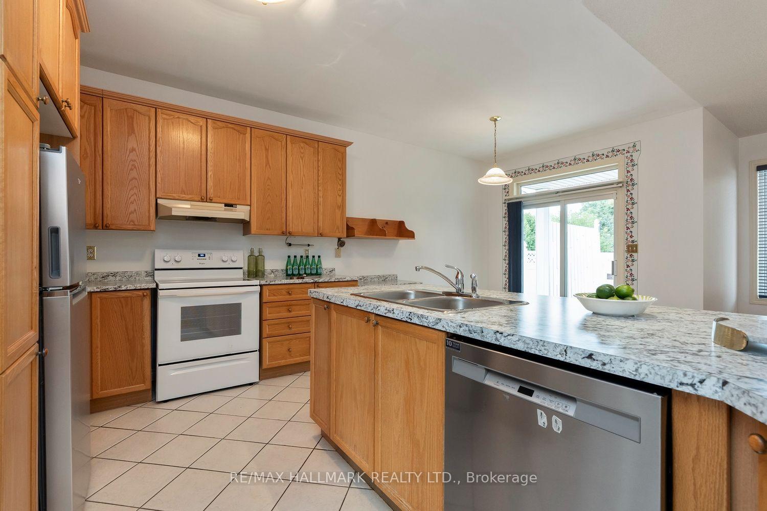 Photo 25 of 43 Kimberly Drive, Whitby, Brooklin — HOMEH