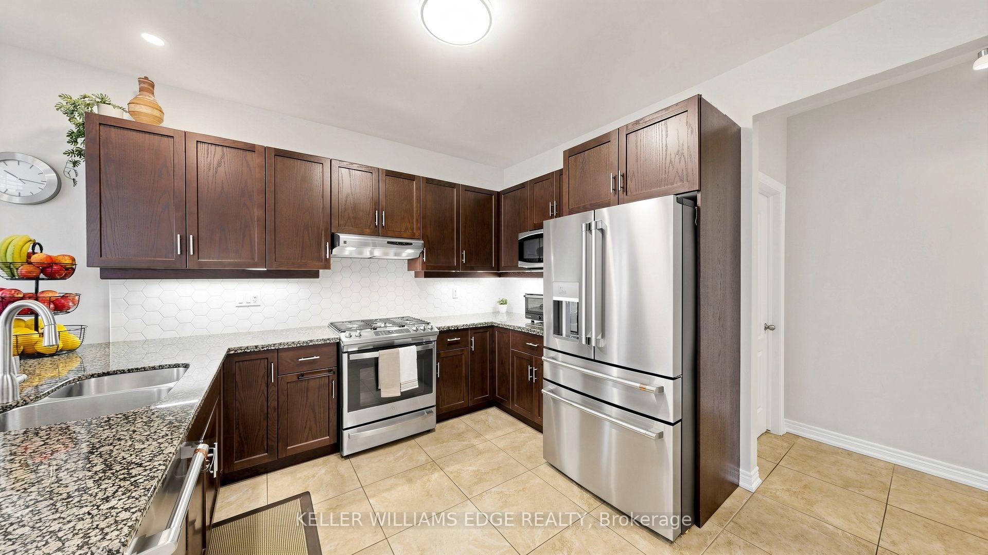 Photo 13 of 173 Raymond Road, Hamilton, Meadowlands — HOMEH