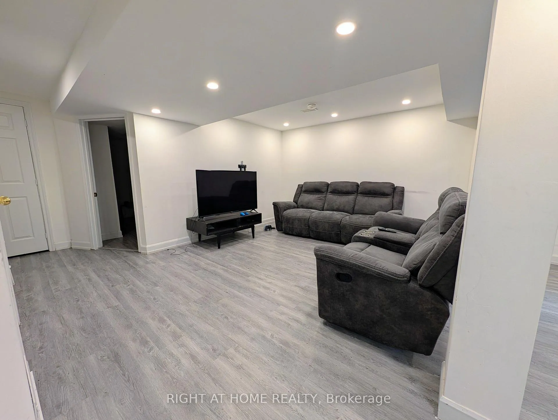 Photo 3 of 46 Keys Drive, Ajax, Central — HOMEH