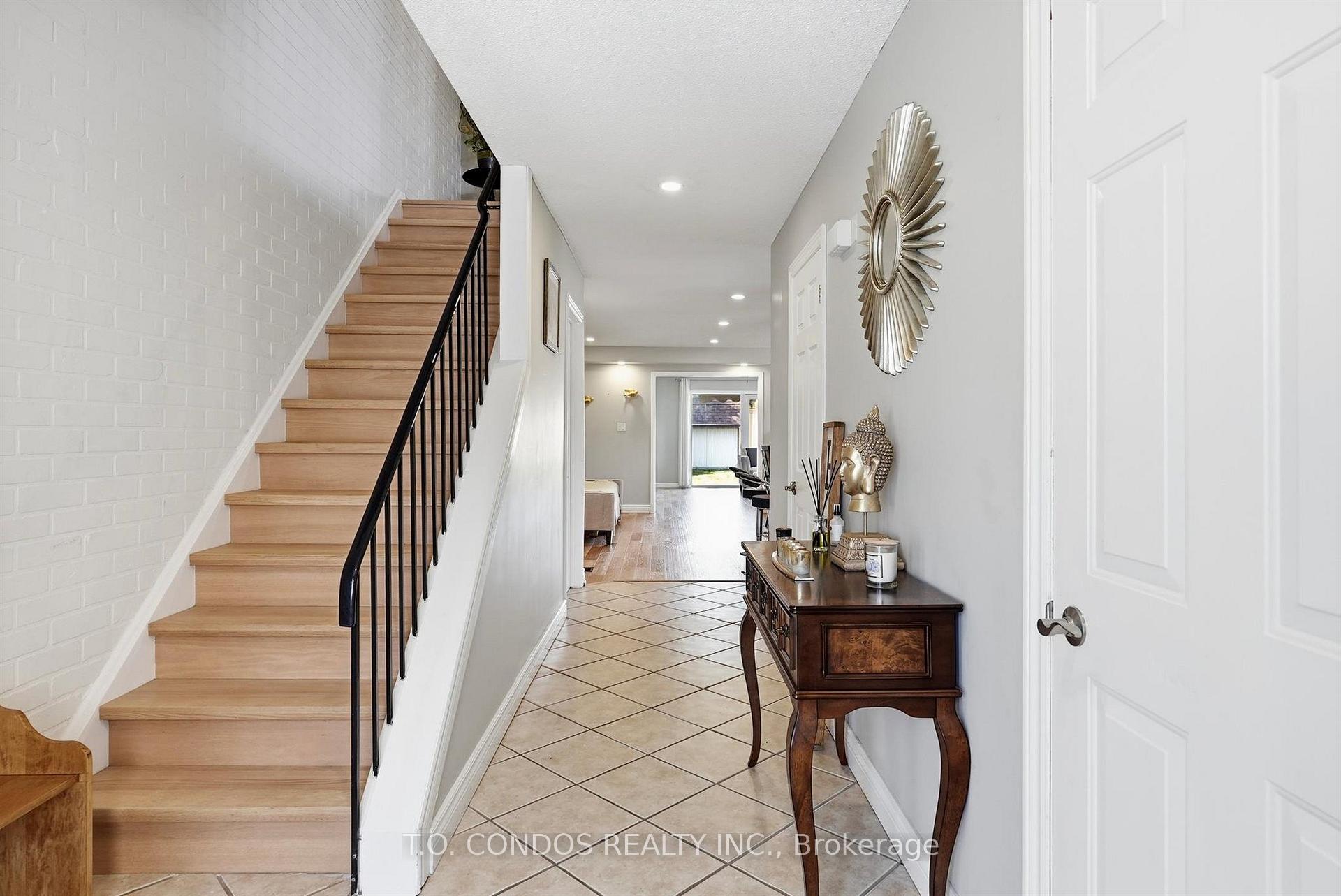 Photo 5 of 2843 Arvida Circle, Mississauga, Meadowvale — HOMEH