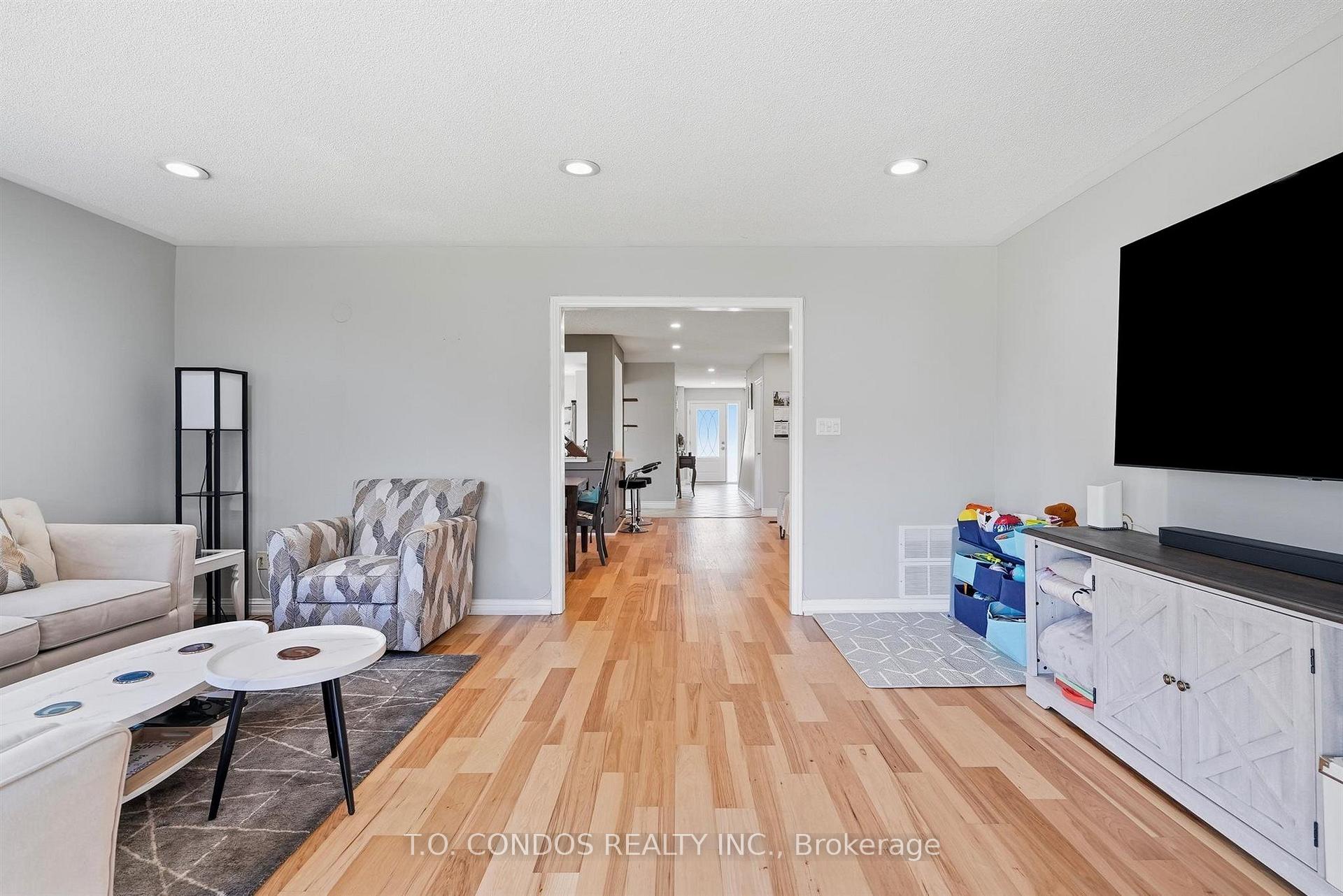 Photo 10 of 2843 Arvida Circle, Mississauga, Meadowvale — HOMEH