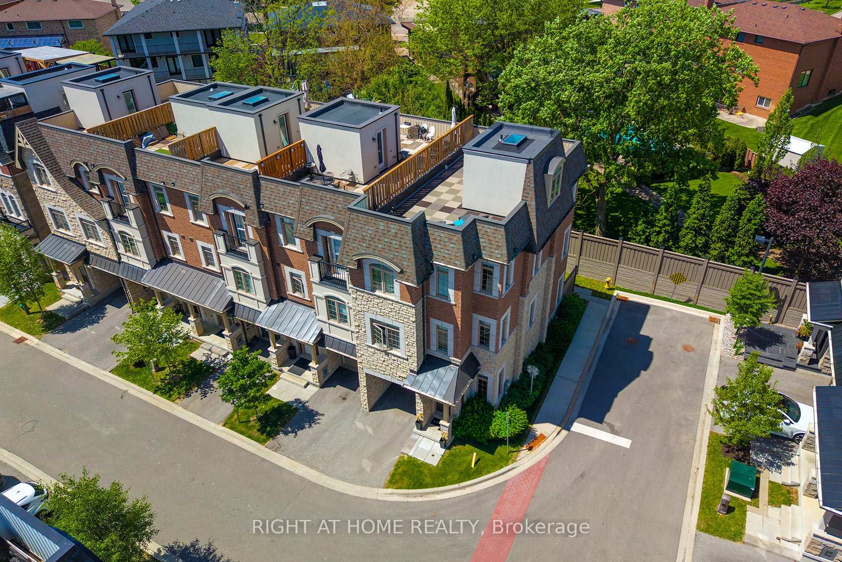 Photo 9 of 2 Queen Mary Court, Vaughan, East Woodbridge — HOMEH