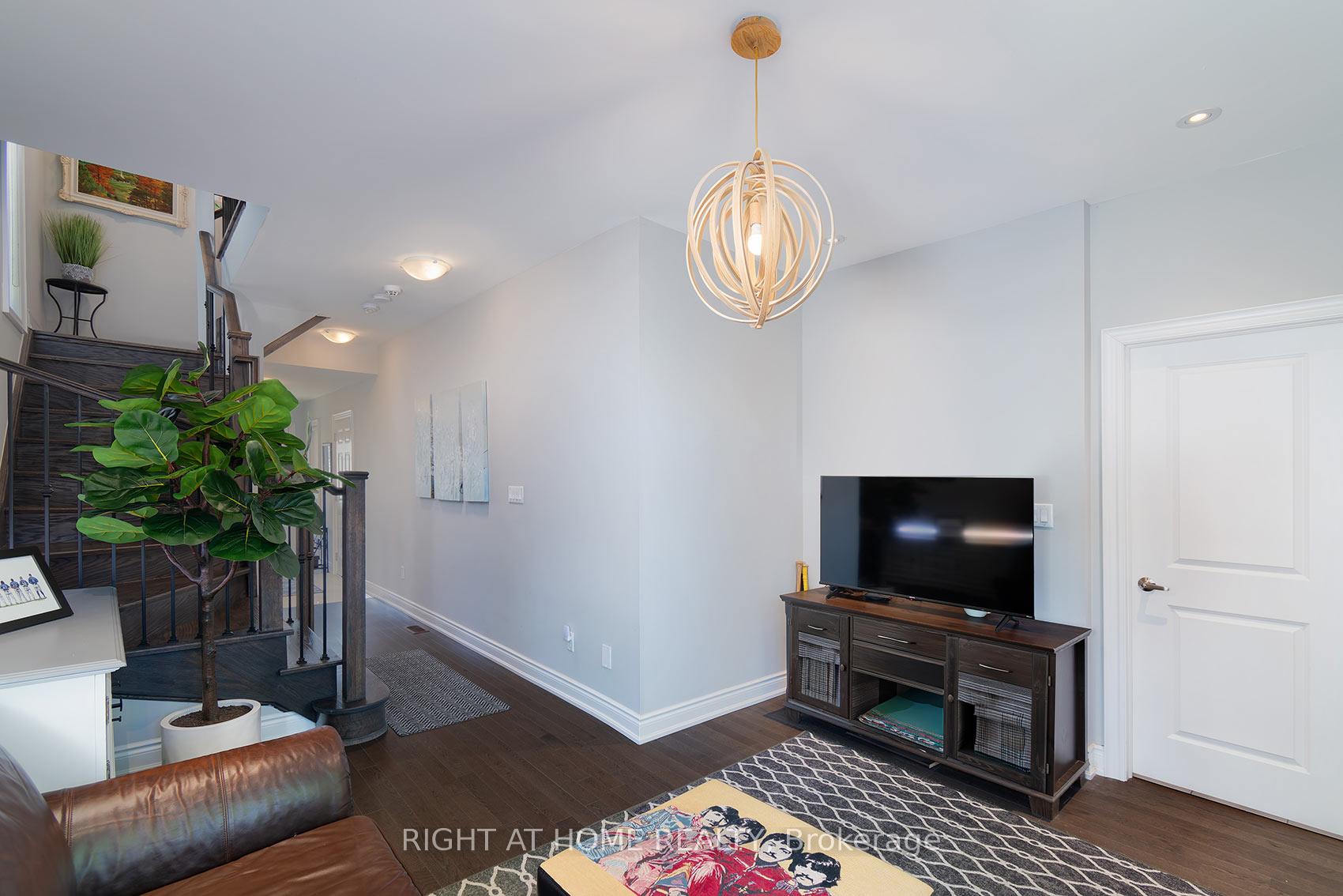 Photo 11 of 2 Queen Mary Court, Vaughan, East Woodbridge — HOMEH