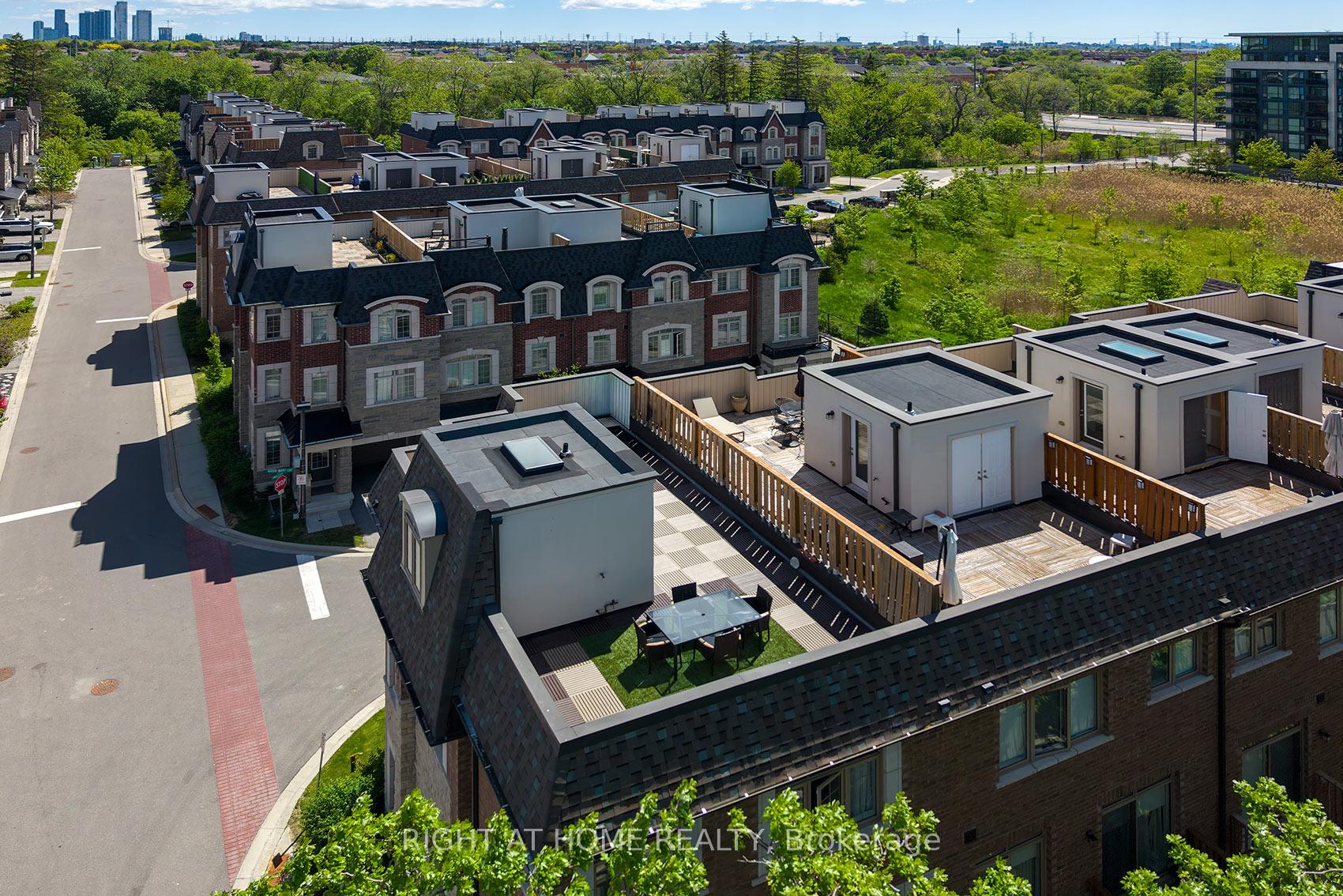Photo 17 of 2 Queen Mary Court, Vaughan, East Woodbridge — HOMEH