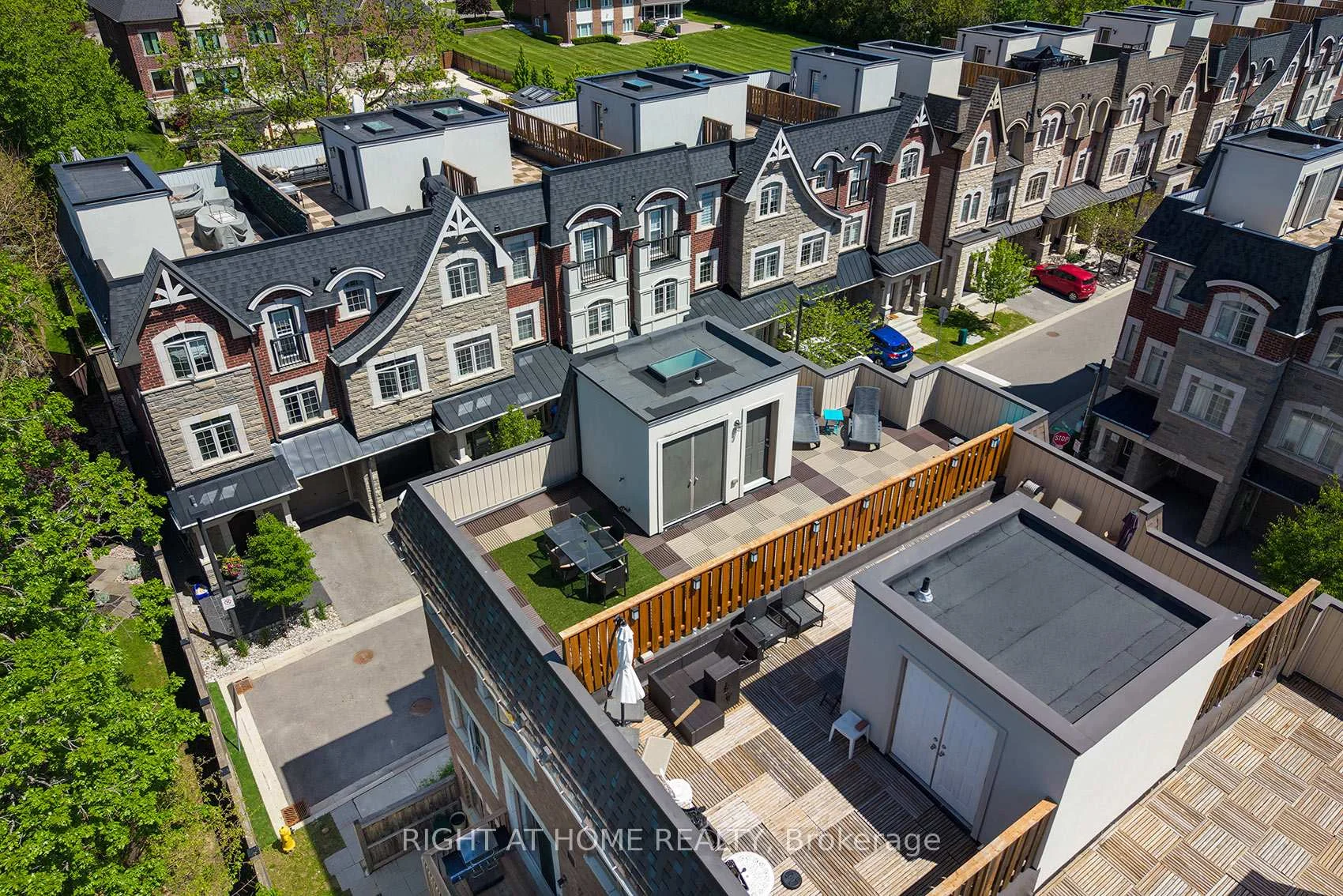 Photo 8 of 2 Queen Mary Court, Vaughan, East Woodbridge — HOMEH