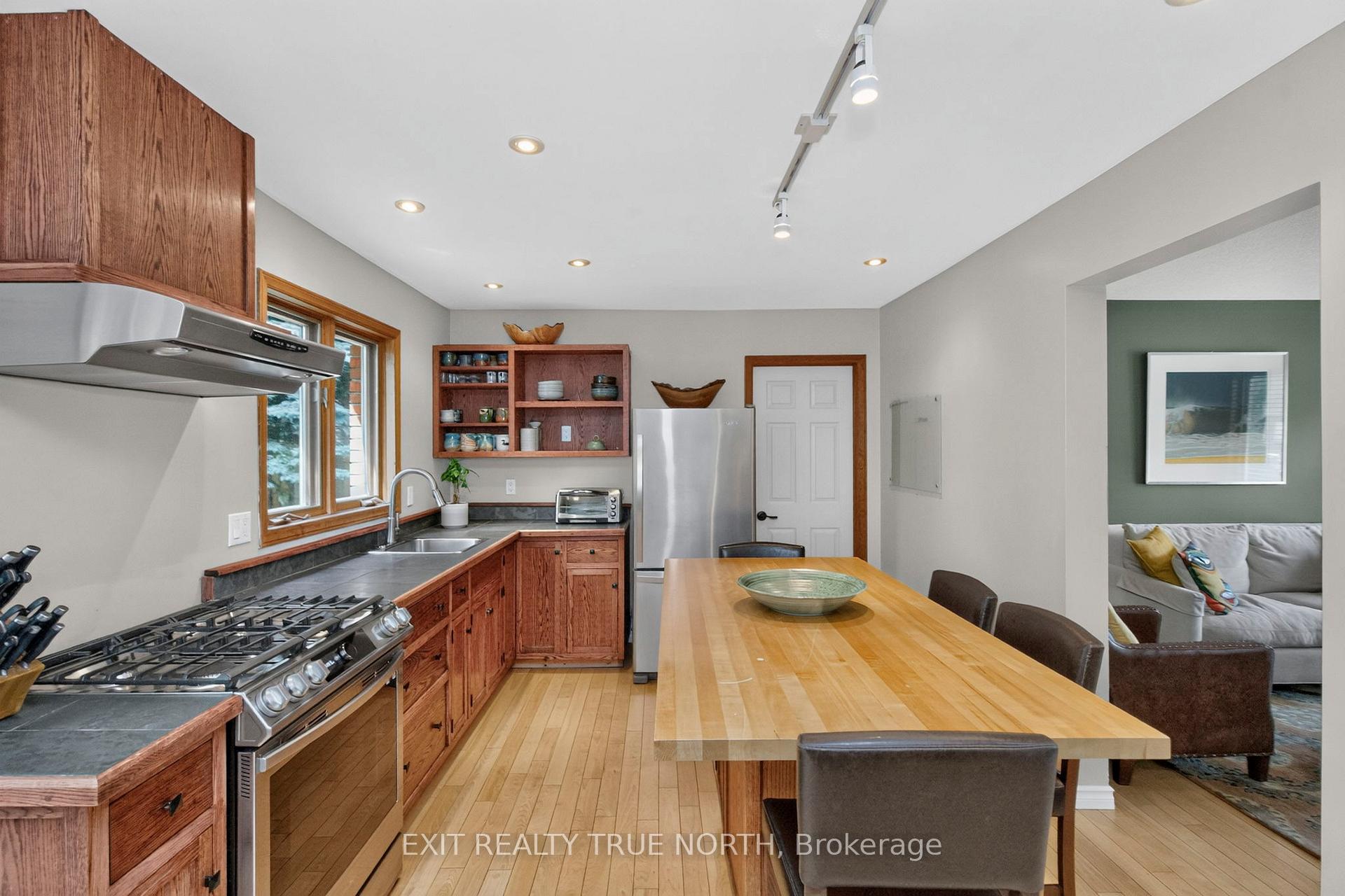 Photo 7 of 14 Rosewood Avenue, Springwater, Midhurst — HOMEH