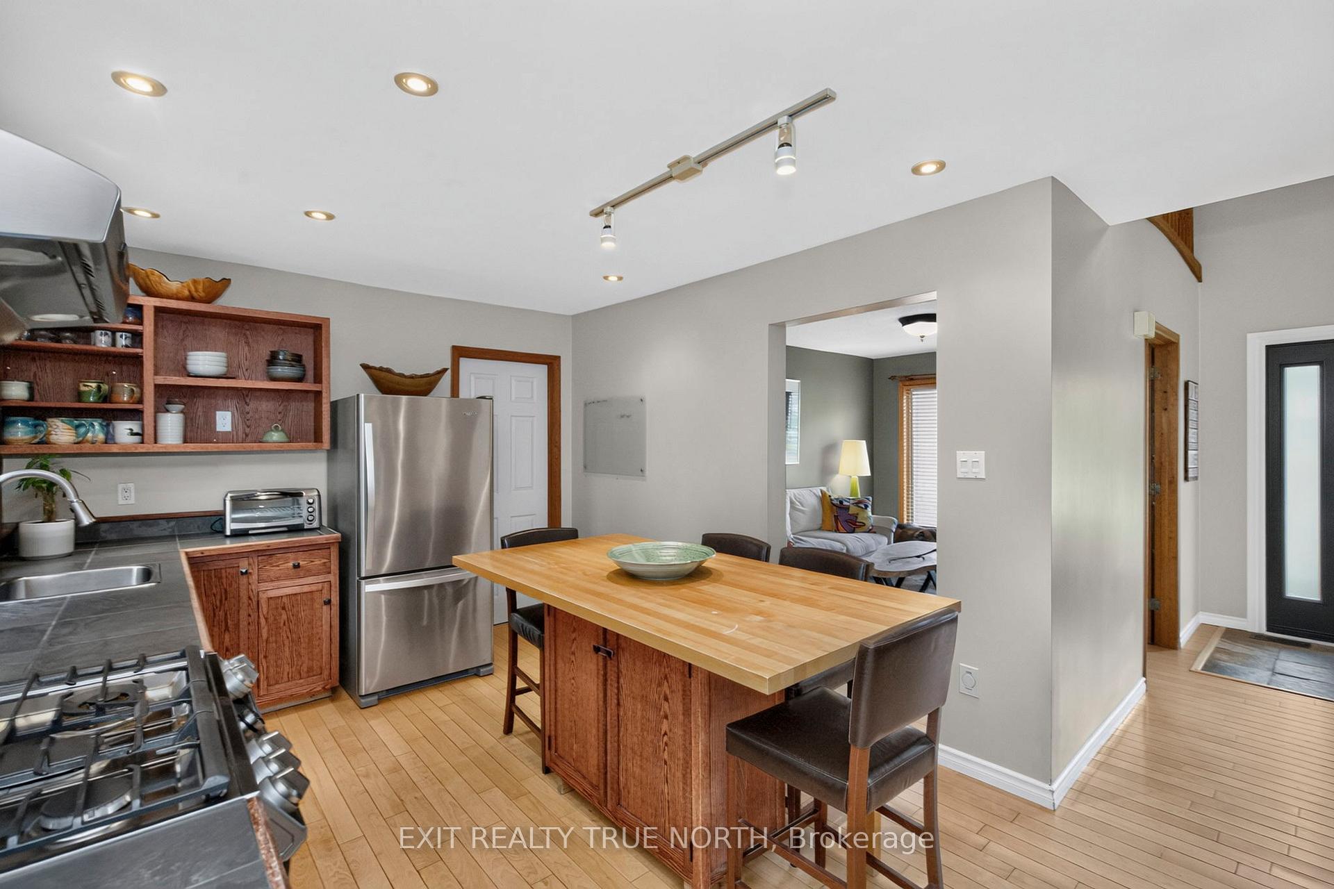 Photo 8 of 14 Rosewood Avenue, Springwater, Midhurst — HOMEH