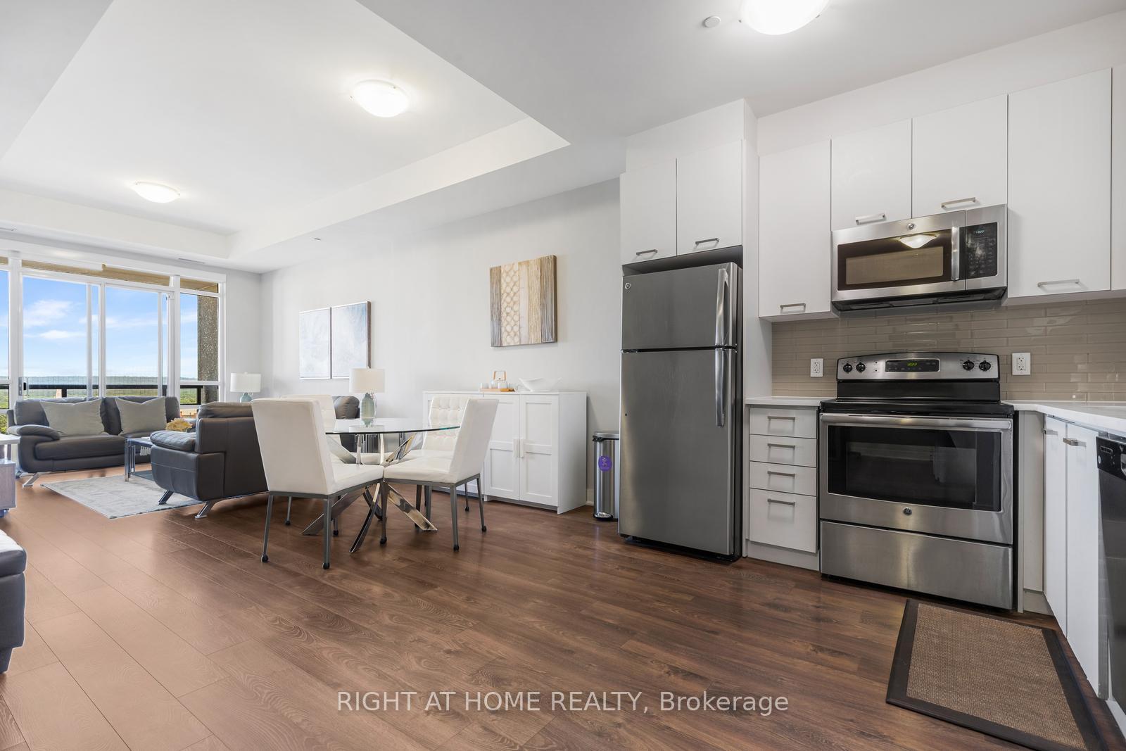 Photo 6 of Unit PH05, 150 Main Street W, Hamilton, Central — HOMEH