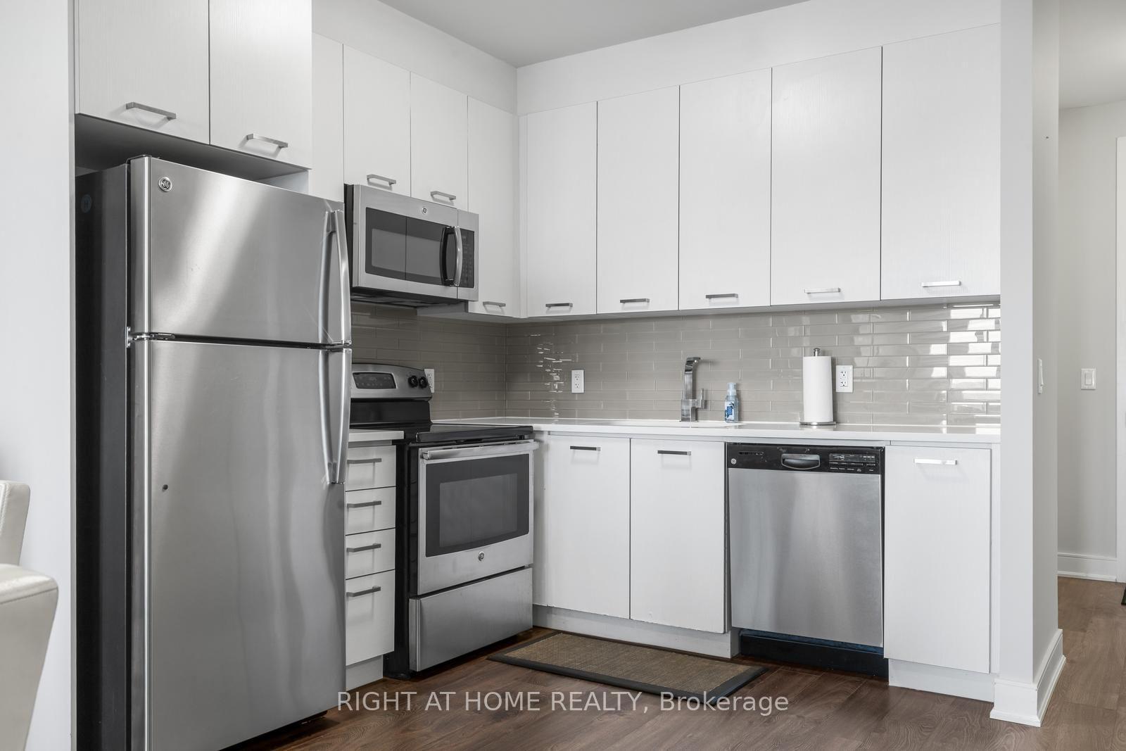 Photo 8 of Unit PH05, 150 Main Street W, Hamilton, Central — HOMEH