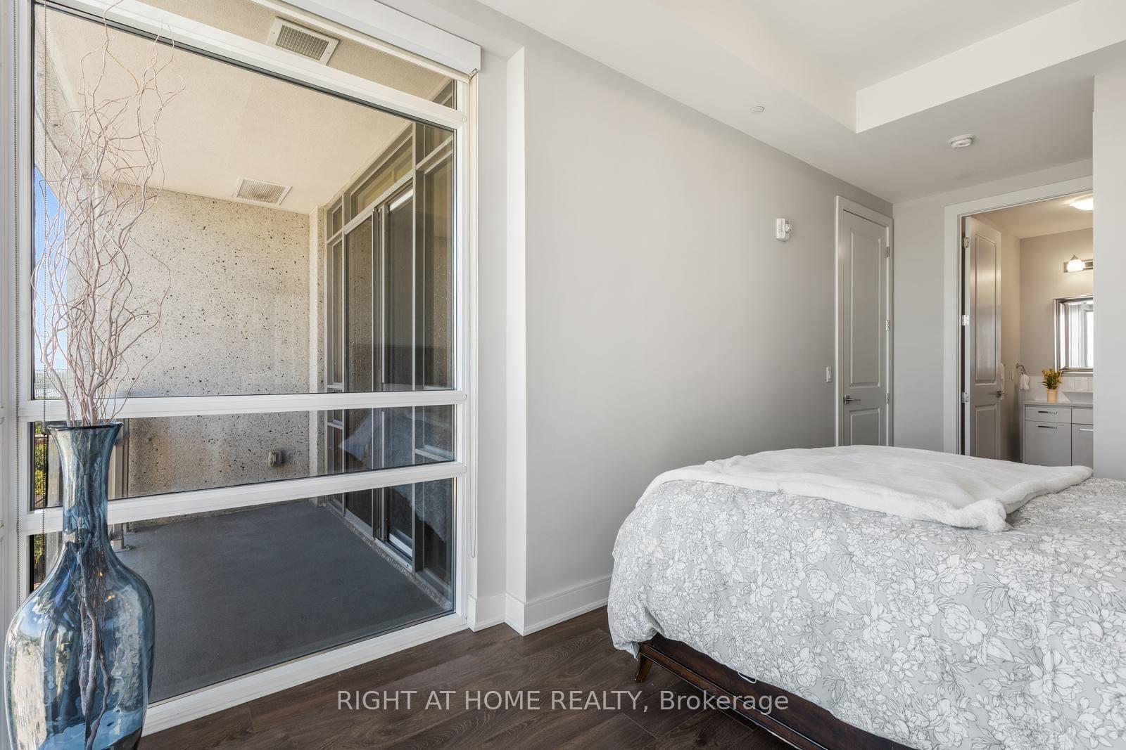 Photo 18 of Unit PH05, 150 Main Street W, Hamilton, Central — HOMEH