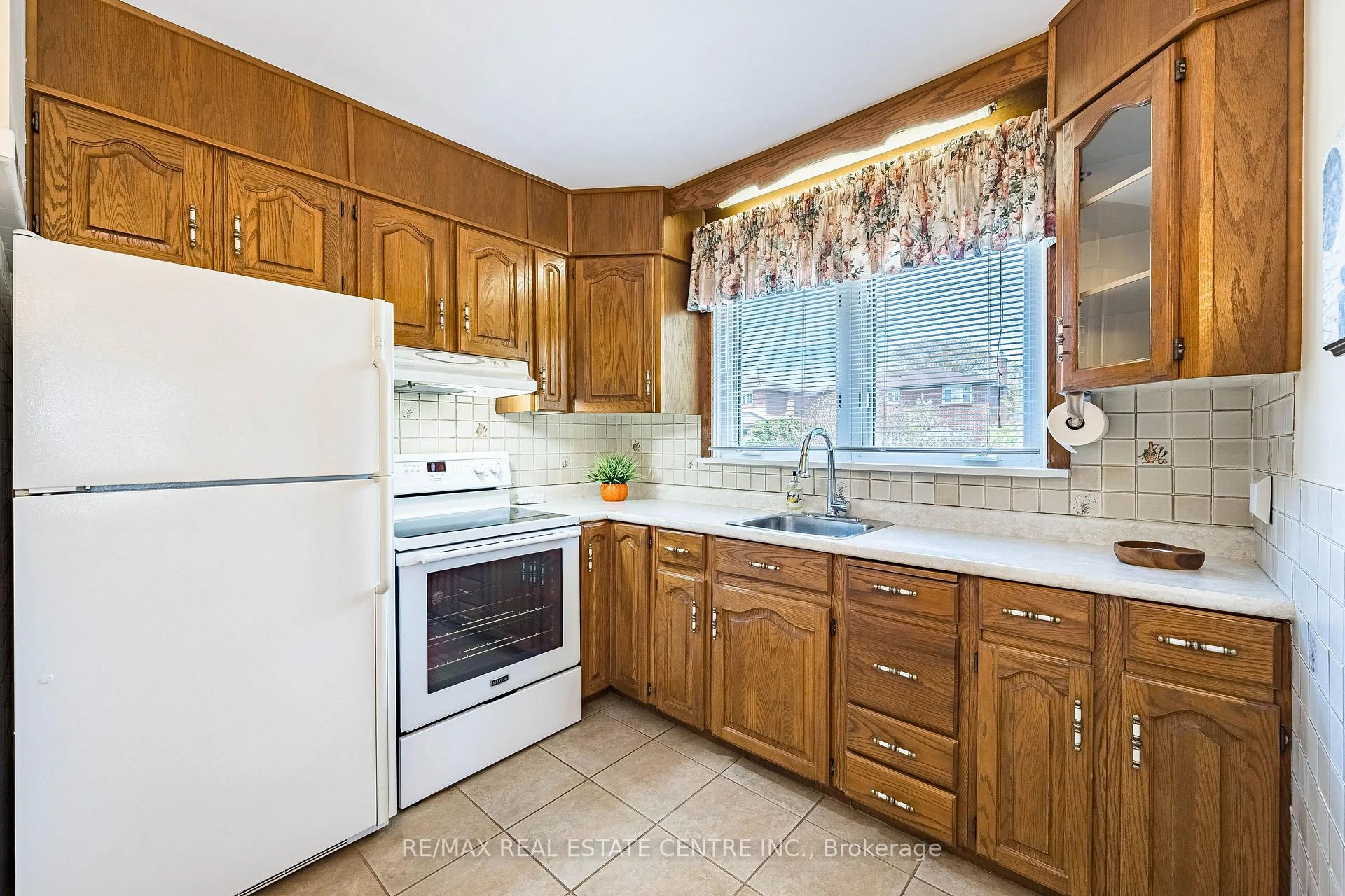 Photo 24 of 2591 Whaley Drive, Mississauga, Cooksville — HOMEH