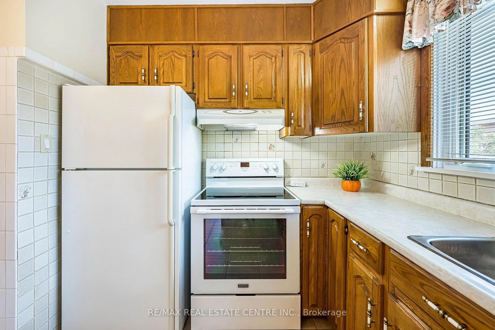 Photo 52 of 2591 Whaley Drive, Mississauga, Cooksville — HOMEH