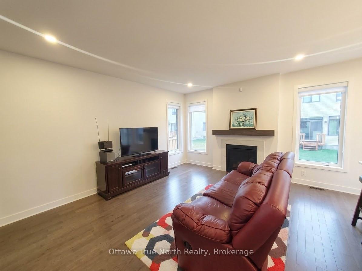 Photo 11 of 1054 Eider Street, Ottawa, Riverside South/Gloucester Glen — HOMEH