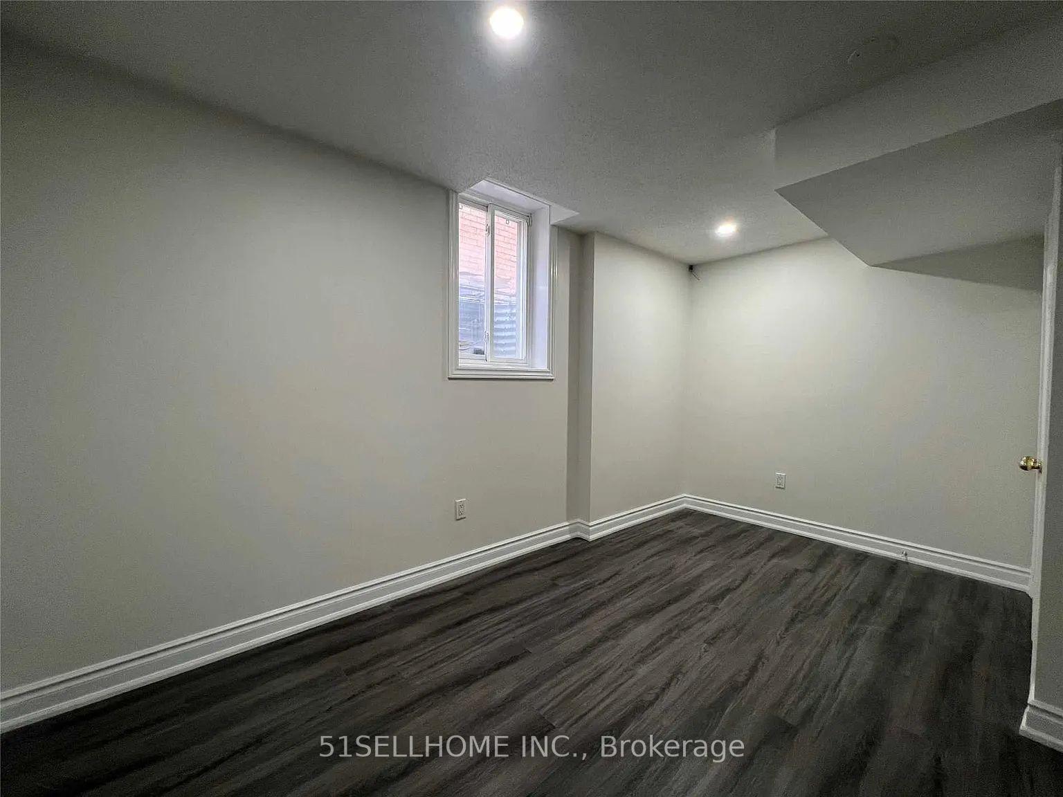 Photo 5 of 5083 Warwickshire Way, Mississauga, East Credit — HOMEH