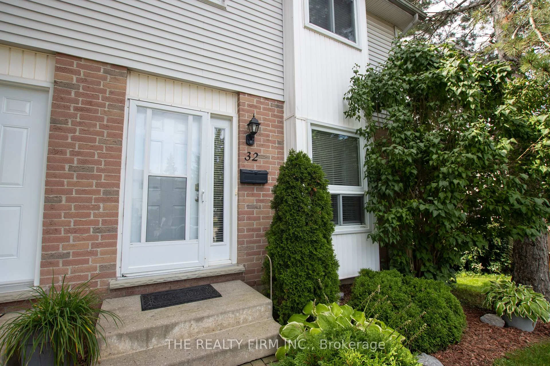 Photo 10 of Unit 32, 110 Deveron Crescent, London, South T — HOMEH