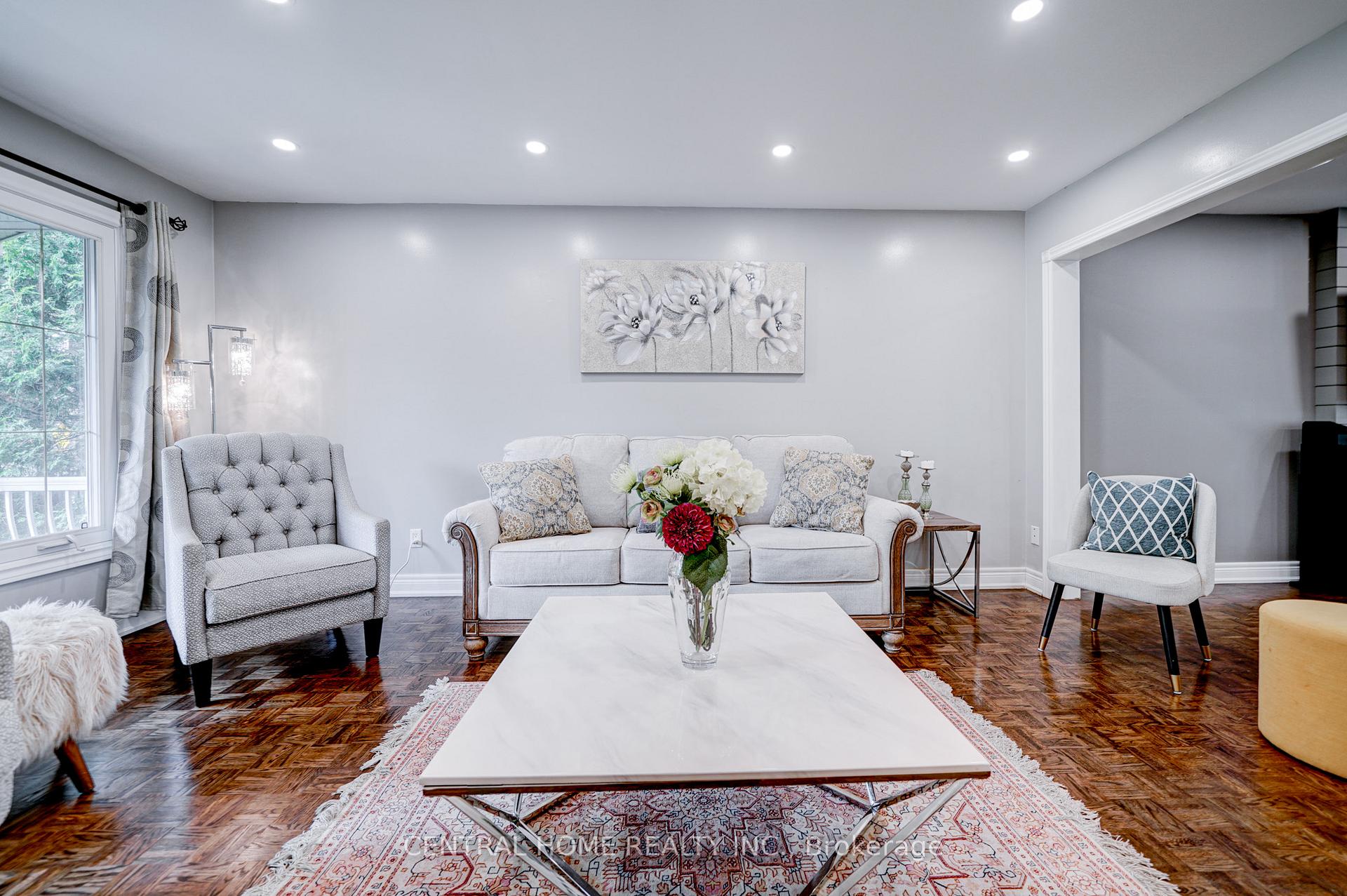 Photo 4 of 293 Worth Boulevard, Vaughan, Beverley Glen — HOMEH