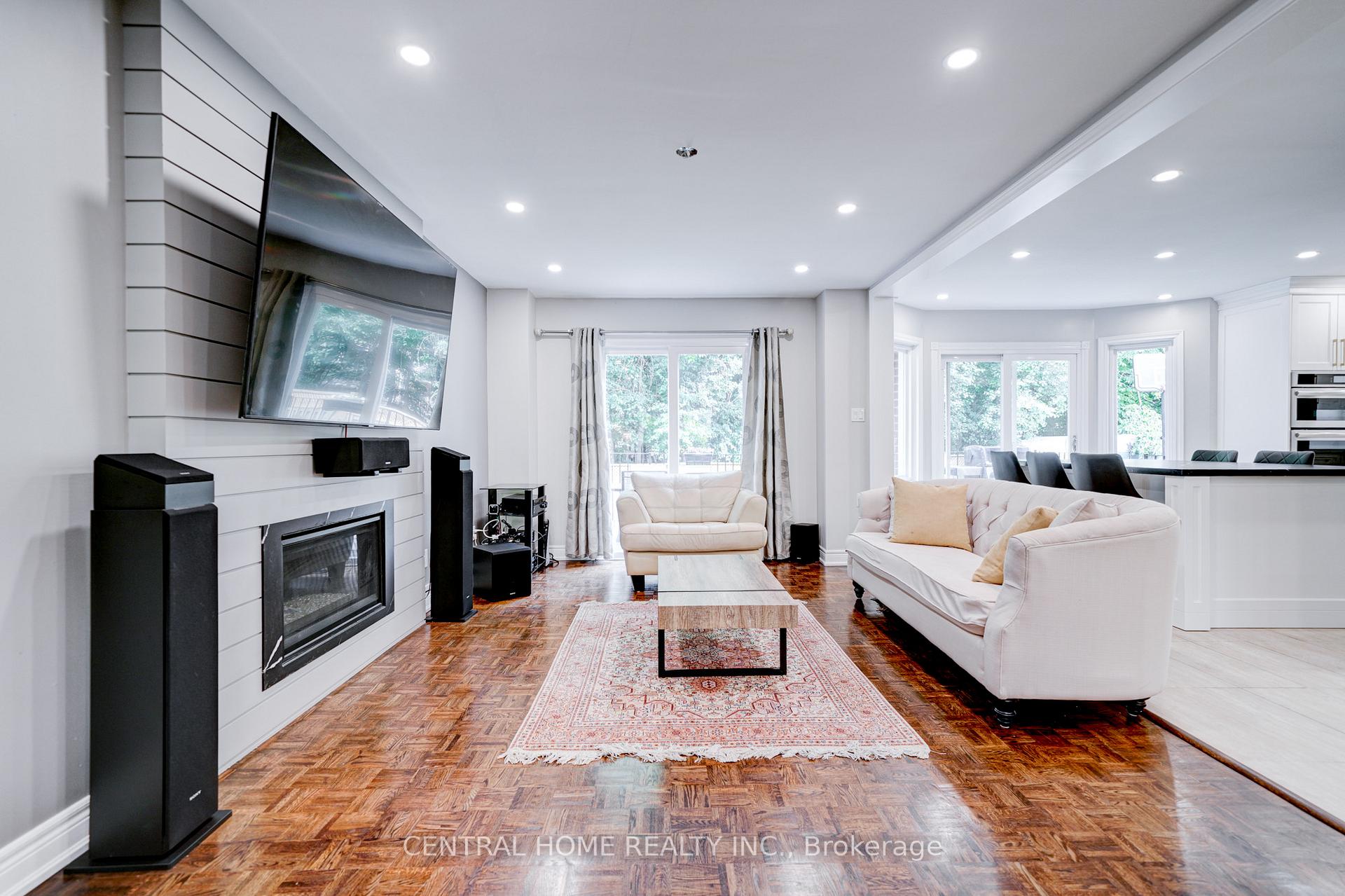 Photo 5 of 293 Worth Boulevard, Vaughan, Beverley Glen — HOMEH