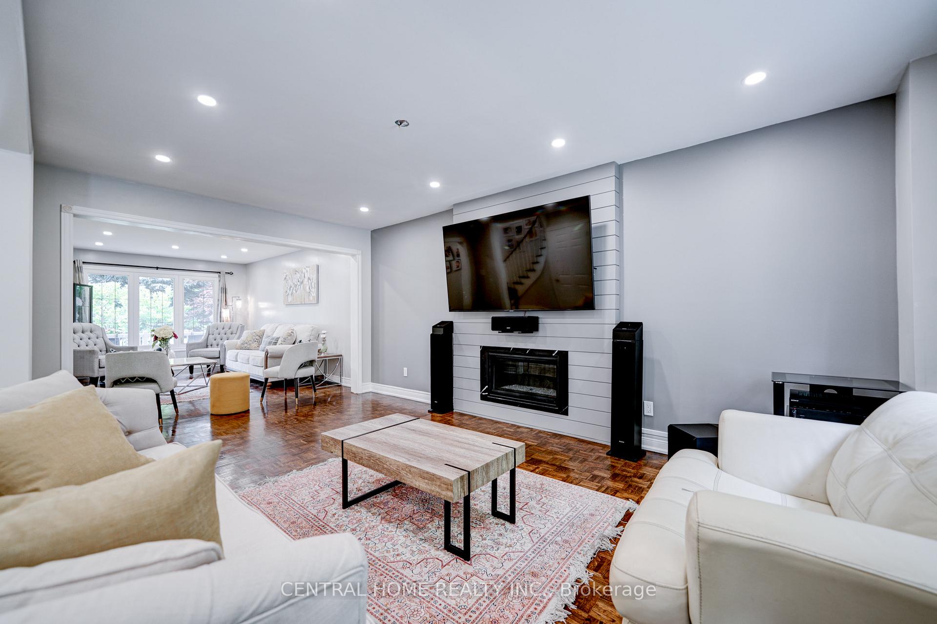 Photo 6 of 293 Worth Boulevard, Vaughan, Beverley Glen — HOMEH