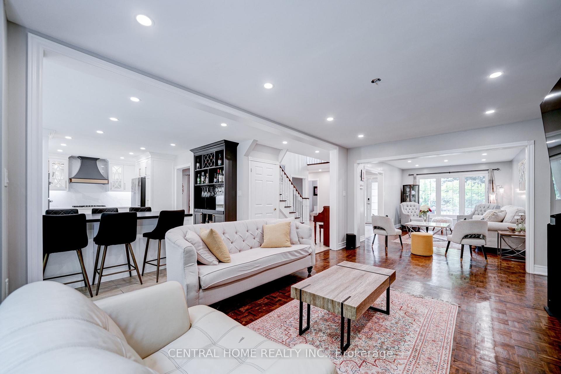 Photo 7 of 293 Worth Boulevard, Vaughan, Beverley Glen — HOMEH