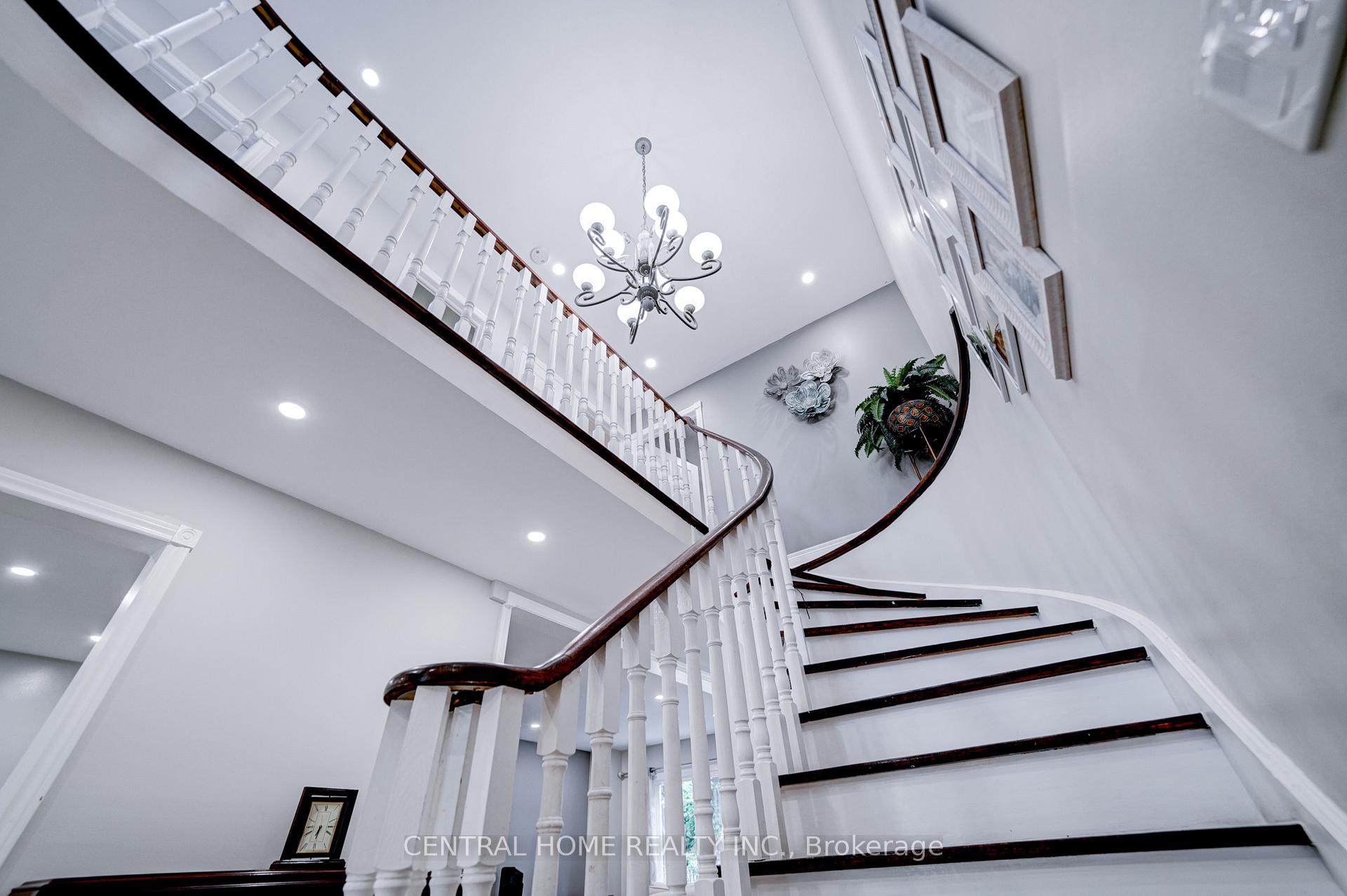 Photo 16 of 293 Worth Boulevard, Vaughan, Beverley Glen — HOMEH