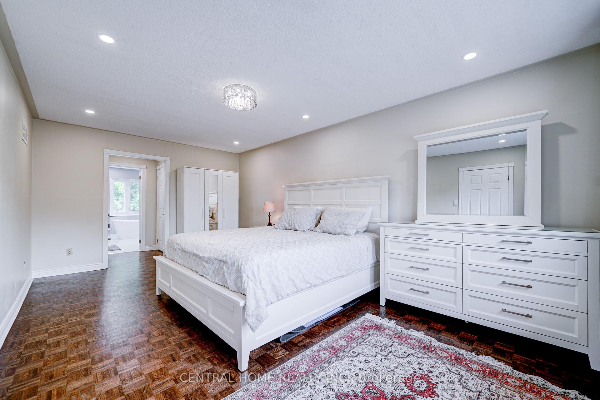Photo 18 of 293 Worth Boulevard, Vaughan, Beverley Glen — HOMEH