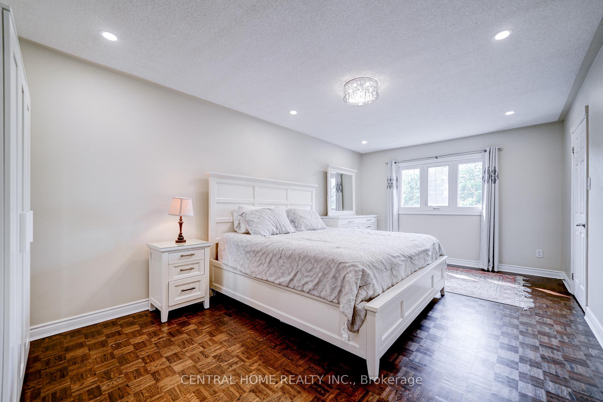 Photo 19 of 293 Worth Boulevard, Vaughan, Beverley Glen — HOMEH