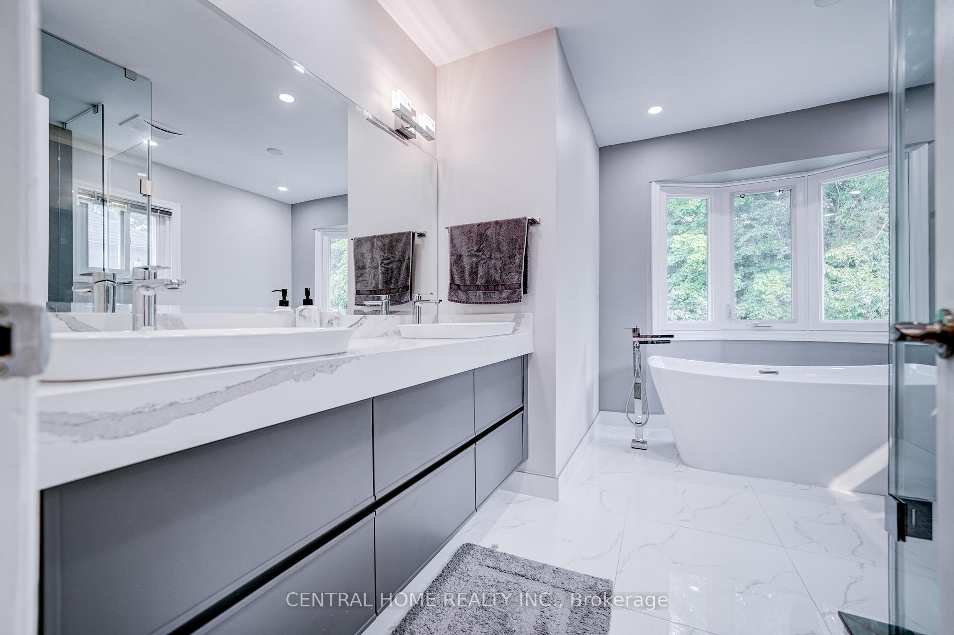 Photo 20 of 293 Worth Boulevard, Vaughan, Beverley Glen — HOMEH