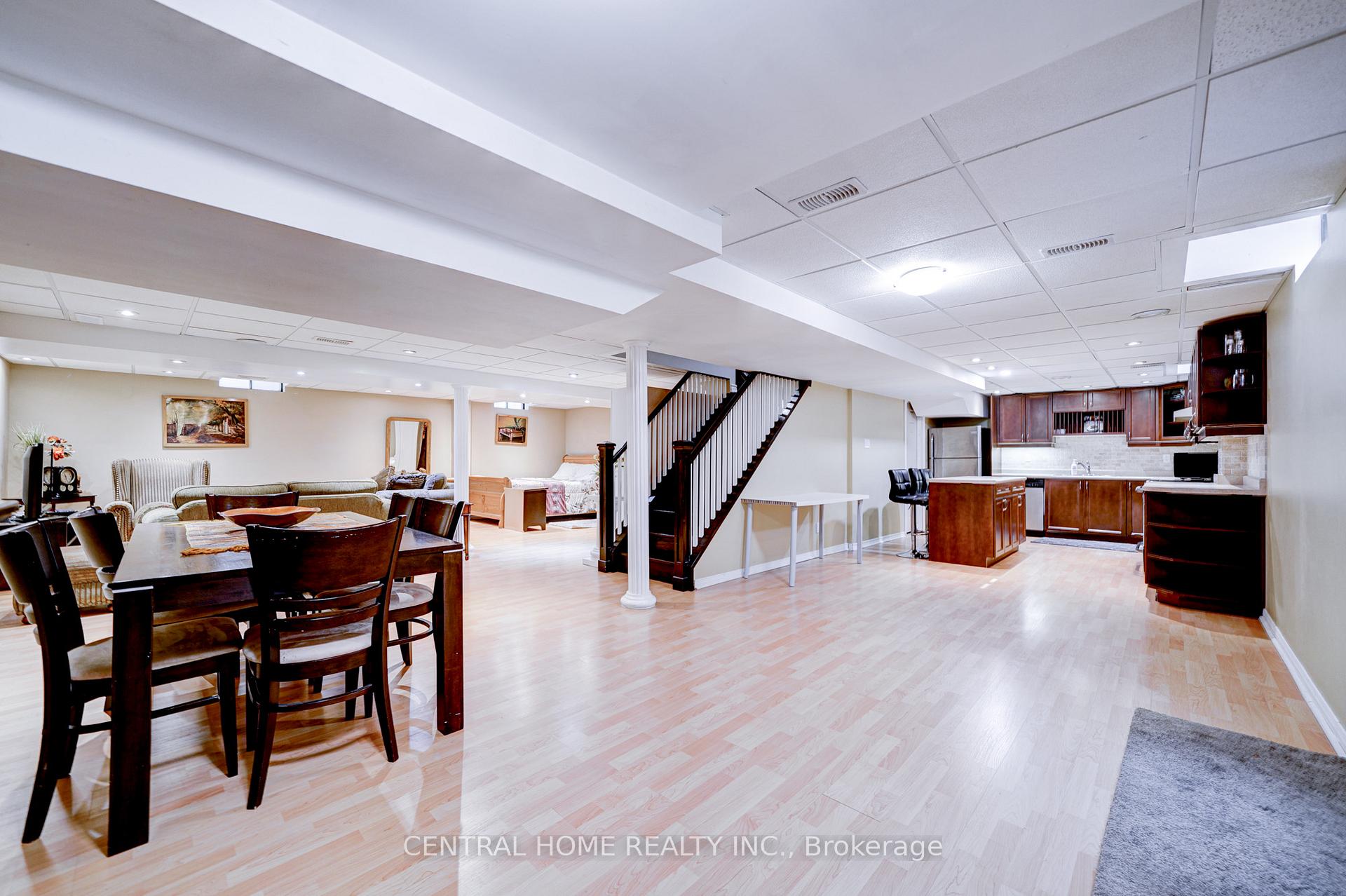Photo 29 of 293 Worth Boulevard, Vaughan, Beverley Glen — HOMEH