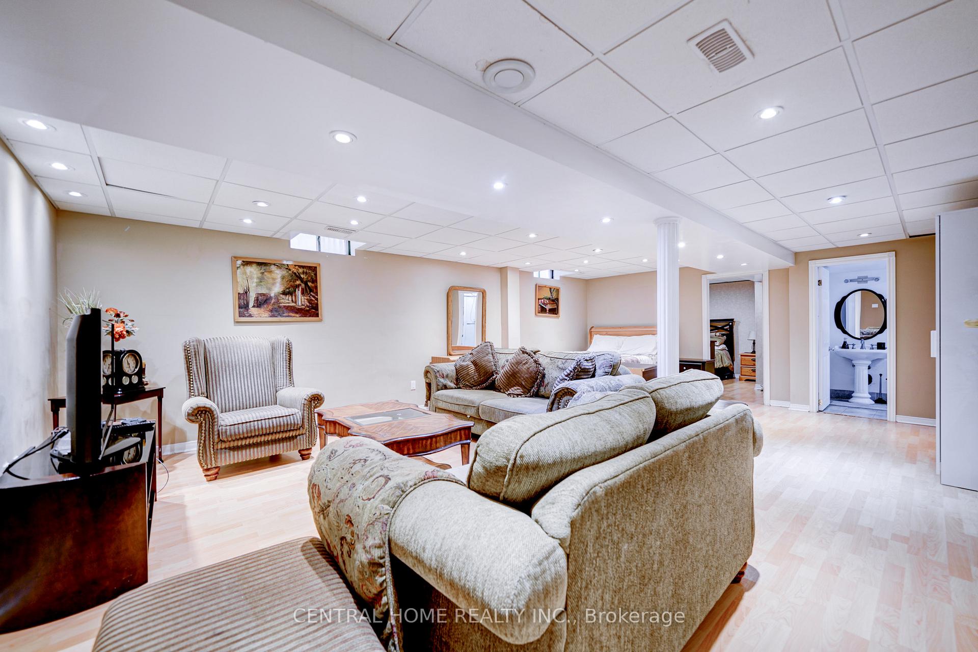 Photo 30 of 293 Worth Boulevard, Vaughan, Beverley Glen — HOMEH