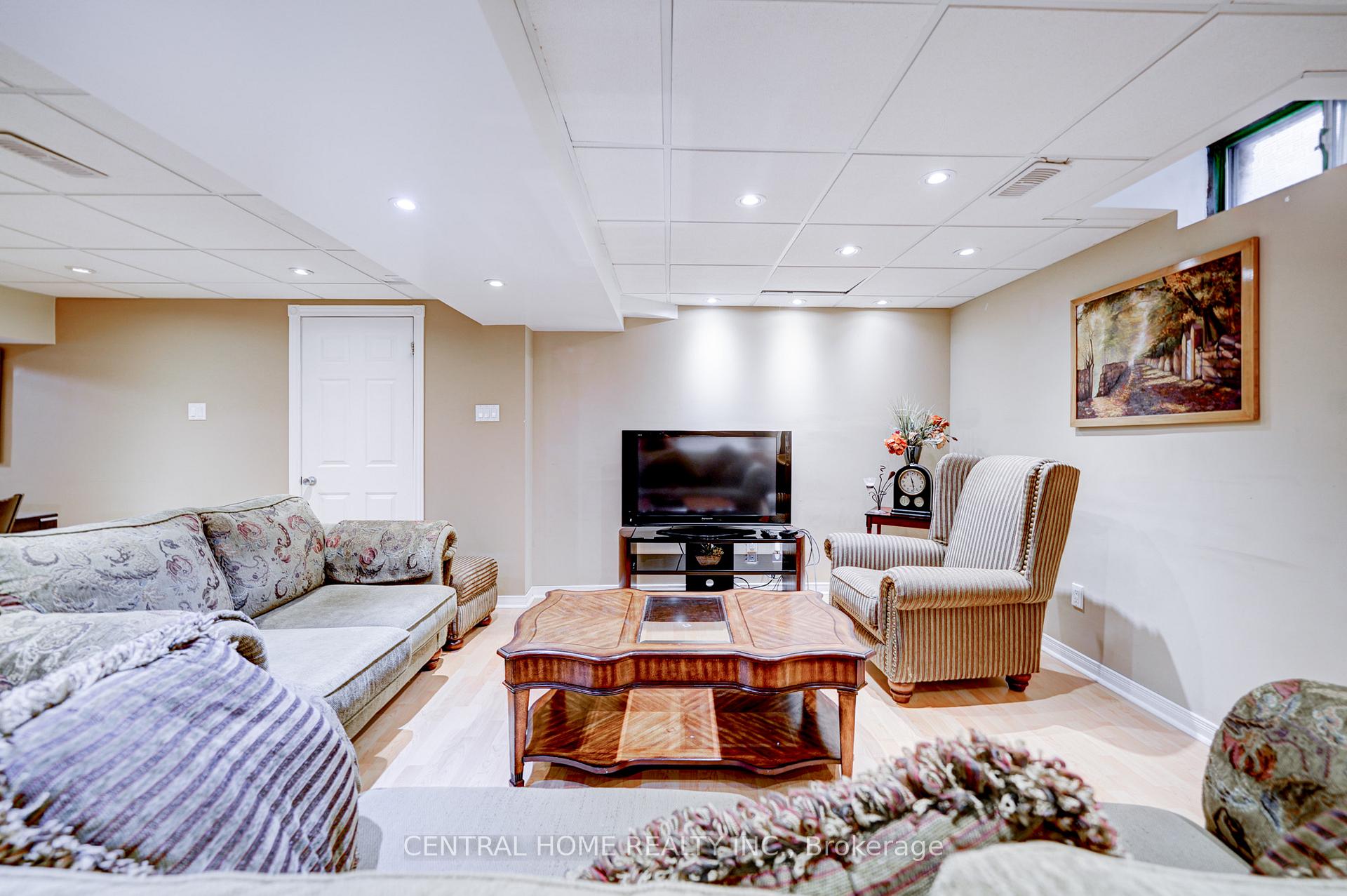 Photo 31 of 293 Worth Boulevard, Vaughan, Beverley Glen — HOMEH