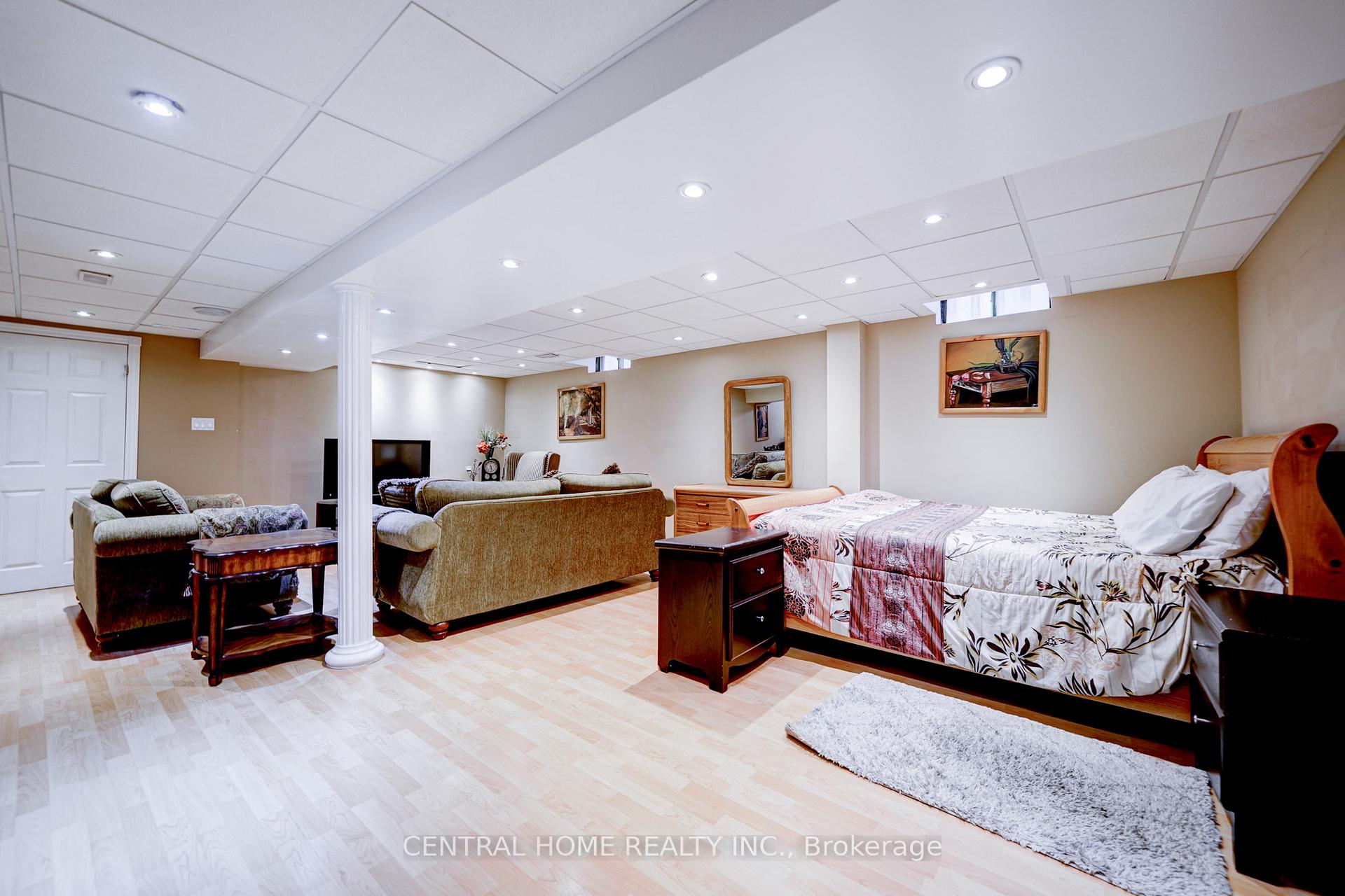 Photo 32 of 293 Worth Boulevard, Vaughan, Beverley Glen — HOMEH