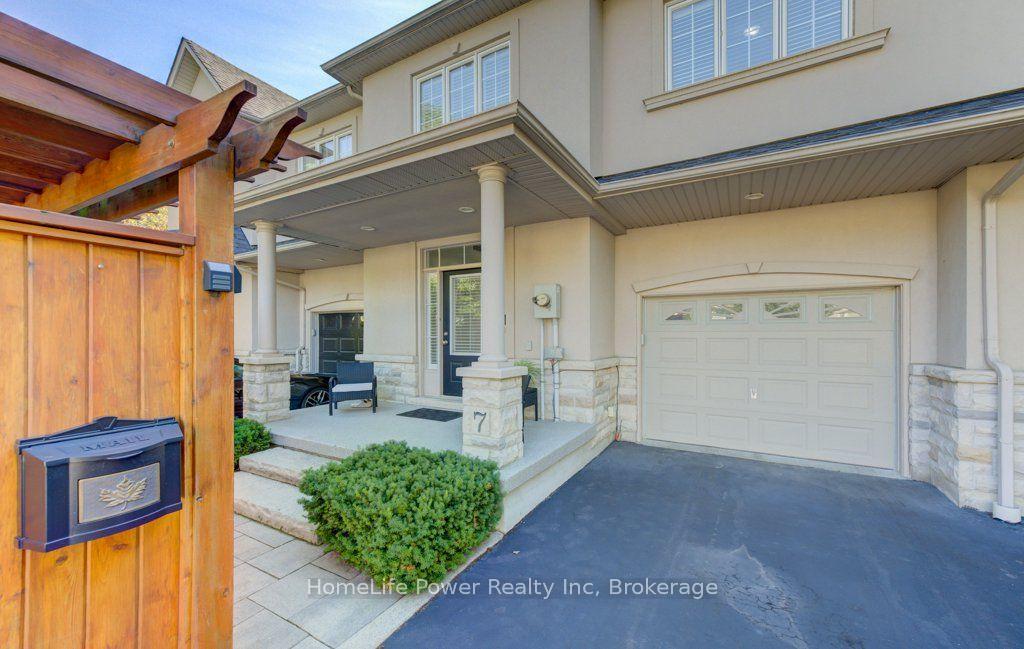 Photo 2 of Unit 7, 455 Claridge Road, Burlington, Roseland — HOMEH