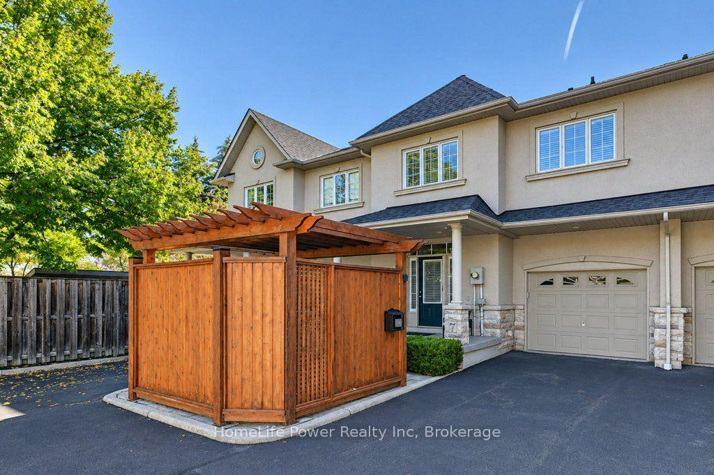 Photo 3 of Unit 7, 455 Claridge Road, Burlington, Roseland — HOMEH