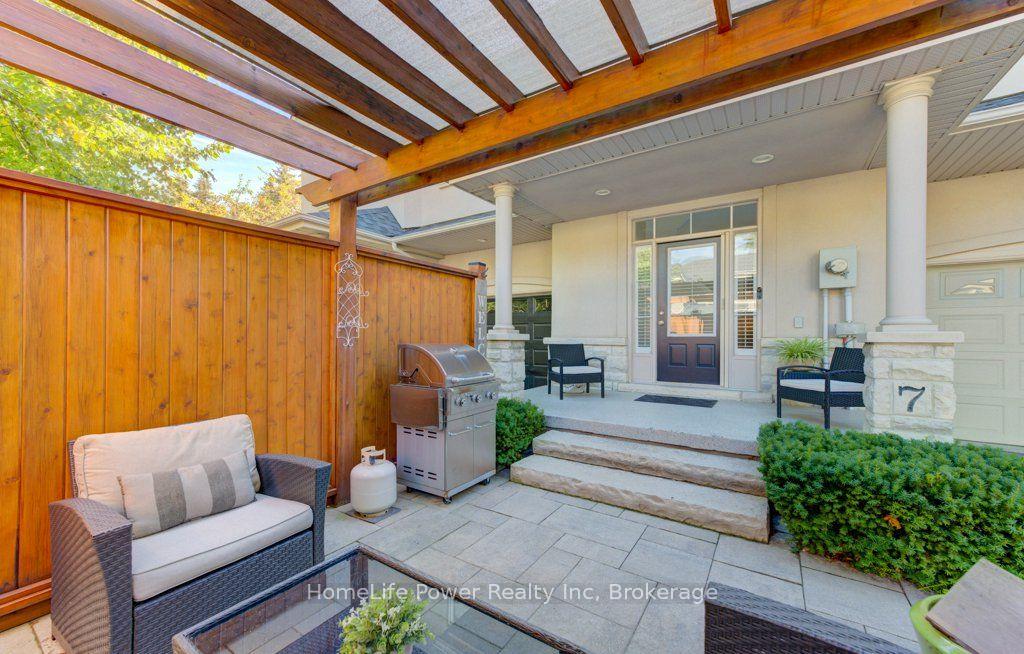 Photo 4 of Unit 7, 455 Claridge Road, Burlington, Roseland — HOMEH
