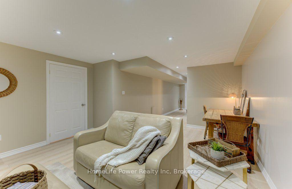 Photo 31 of Unit 7, 455 Claridge Road, Burlington, Roseland — HOMEH