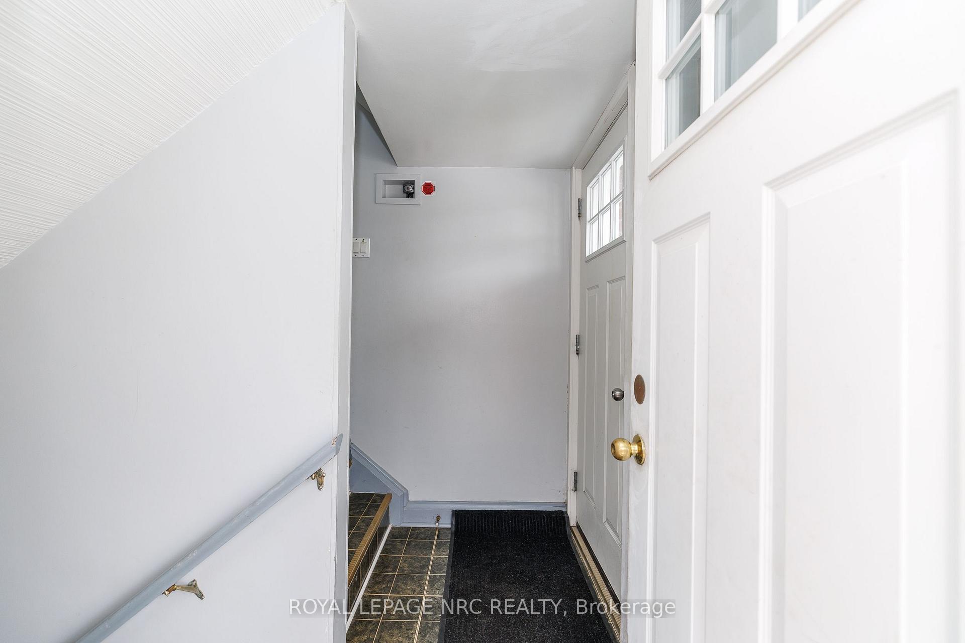 Photo 10 of 100 Townline W Road, St. Catharines, Burleigh Hill — HOMEH