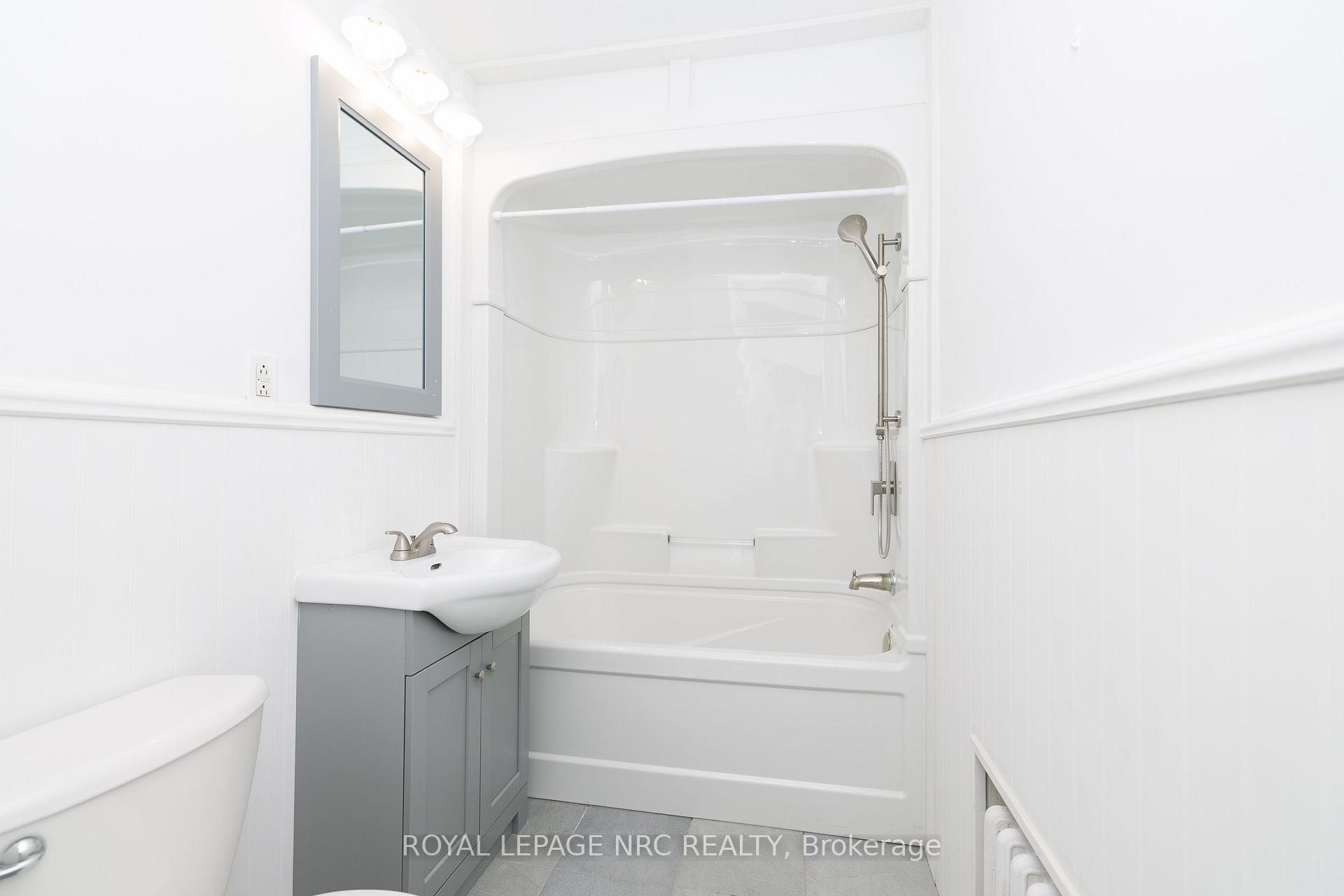 Photo 20 of 100 Townline W Road, St. Catharines, Burleigh Hill — HOMEH