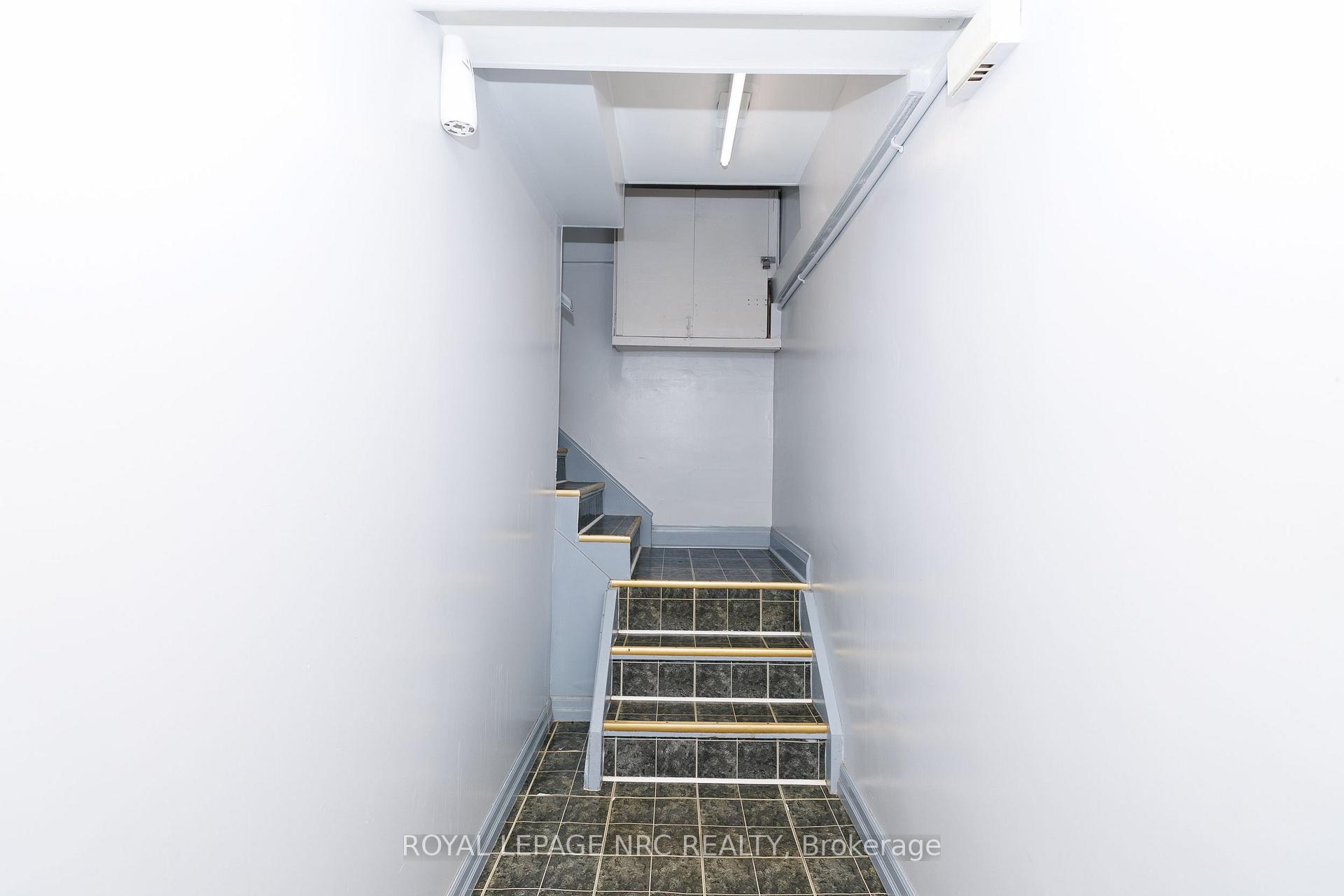 Photo 27 of 100 Townline W Road, St. Catharines, Burleigh Hill — HOMEH