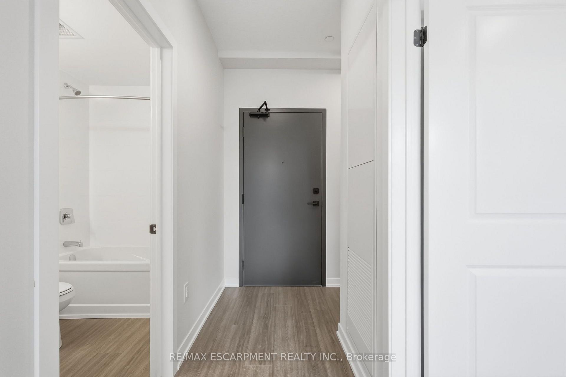 Photo 2 of Unit 122, 2500 Saw Whet Boulevard, Oakville, Glen Abbey — HOMEH