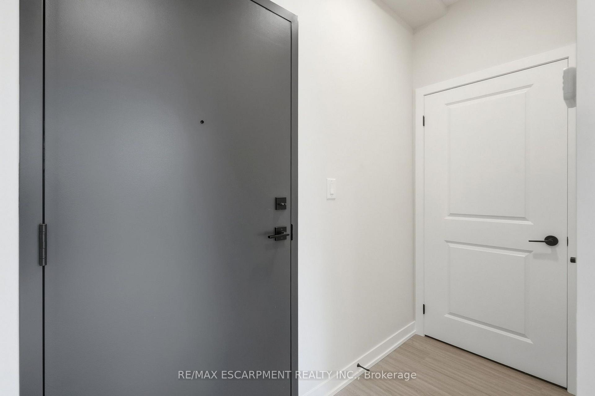 Photo 3 of Unit 122, 2500 Saw Whet Boulevard, Oakville, Glen Abbey — HOMEH