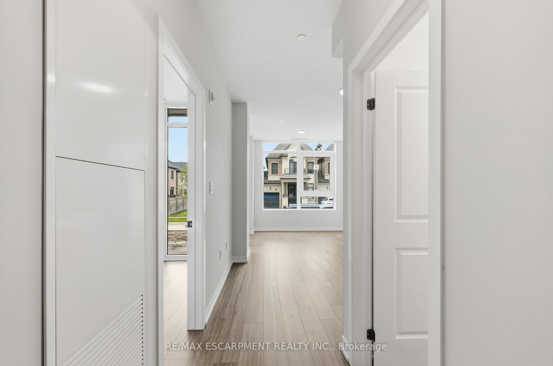 Photo 4 of Unit 122, 2500 Saw Whet Boulevard, Oakville, Glen Abbey — HOMEH