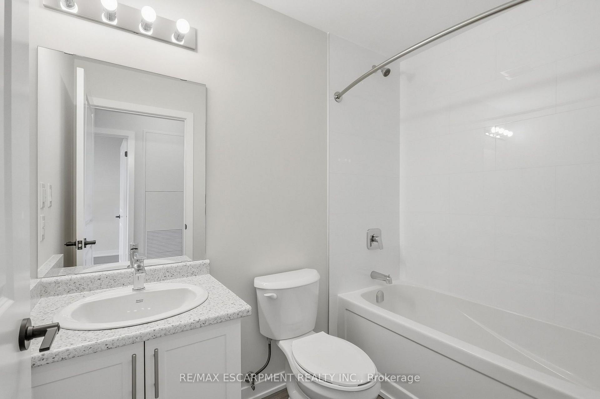 Photo 6 of Unit 122, 2500 Saw Whet Boulevard, Oakville, Glen Abbey — HOMEH
