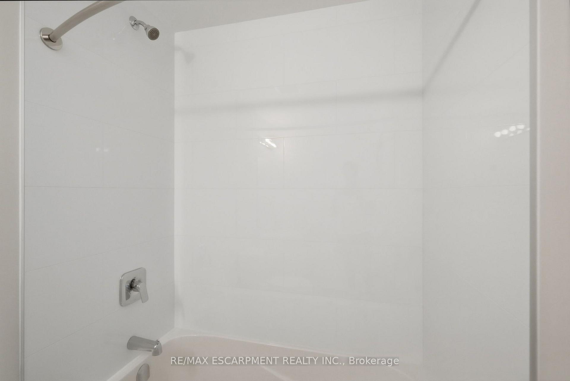 Photo 7 of Unit 122, 2500 Saw Whet Boulevard, Oakville, Glen Abbey — HOMEH