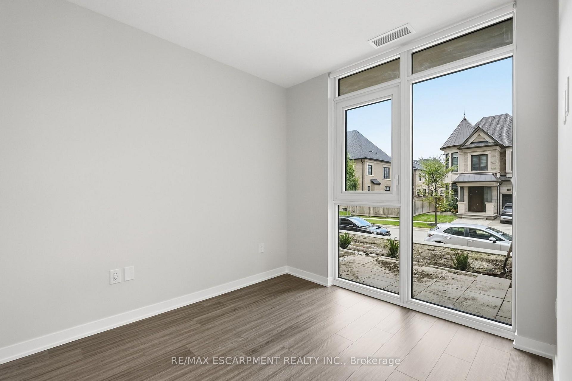 Photo 8 of Unit 122, 2500 Saw Whet Boulevard, Oakville, Glen Abbey — HOMEH
