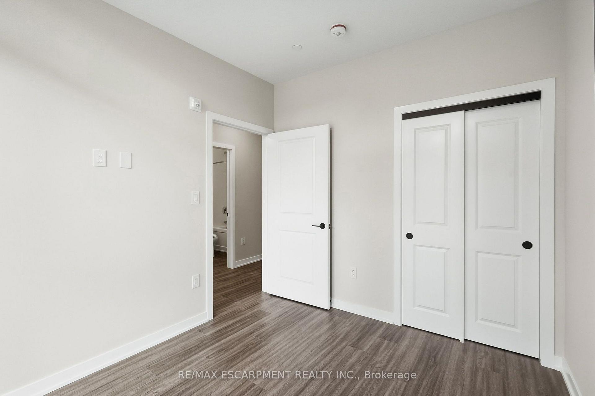Photo 9 of Unit 122, 2500 Saw Whet Boulevard, Oakville, Glen Abbey — HOMEH