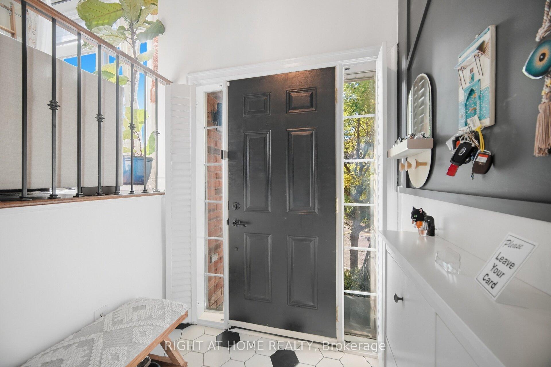 Photo 3 of Unit 8, 8032 Kipling Avenue, Vaughan, West Woodbridge — HOMEH