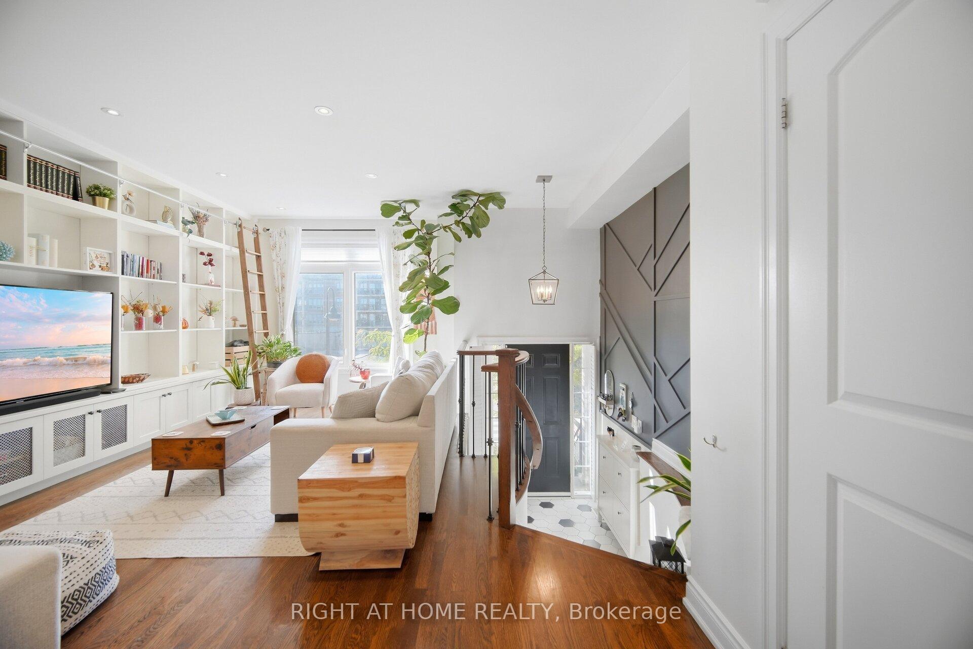 Photo 5 of Unit 8, 8032 Kipling Avenue, Vaughan, West Woodbridge — HOMEH