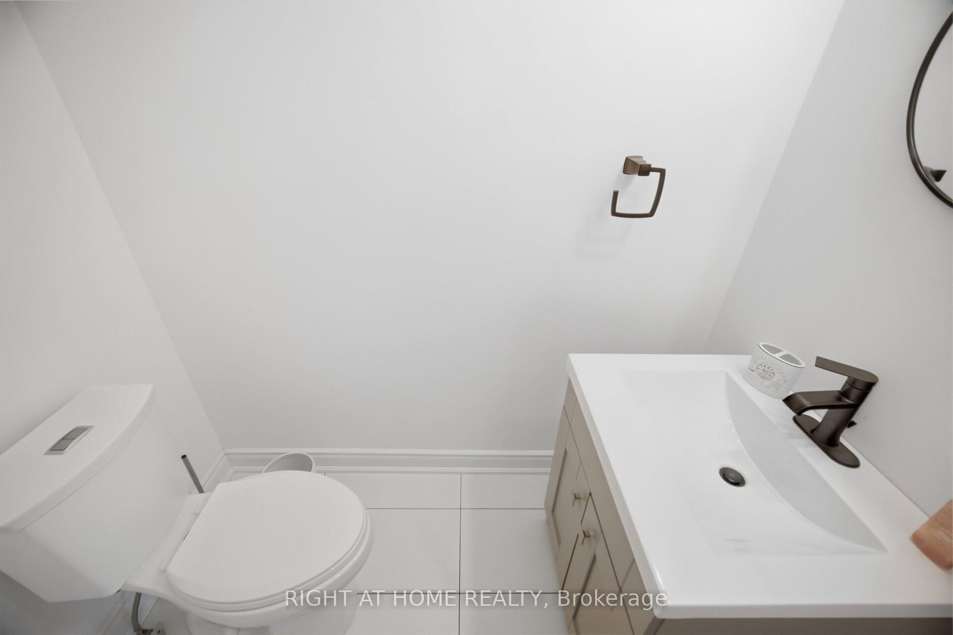 Photo 9 of Unit 8, 8032 Kipling Avenue, Vaughan, West Woodbridge — HOMEH