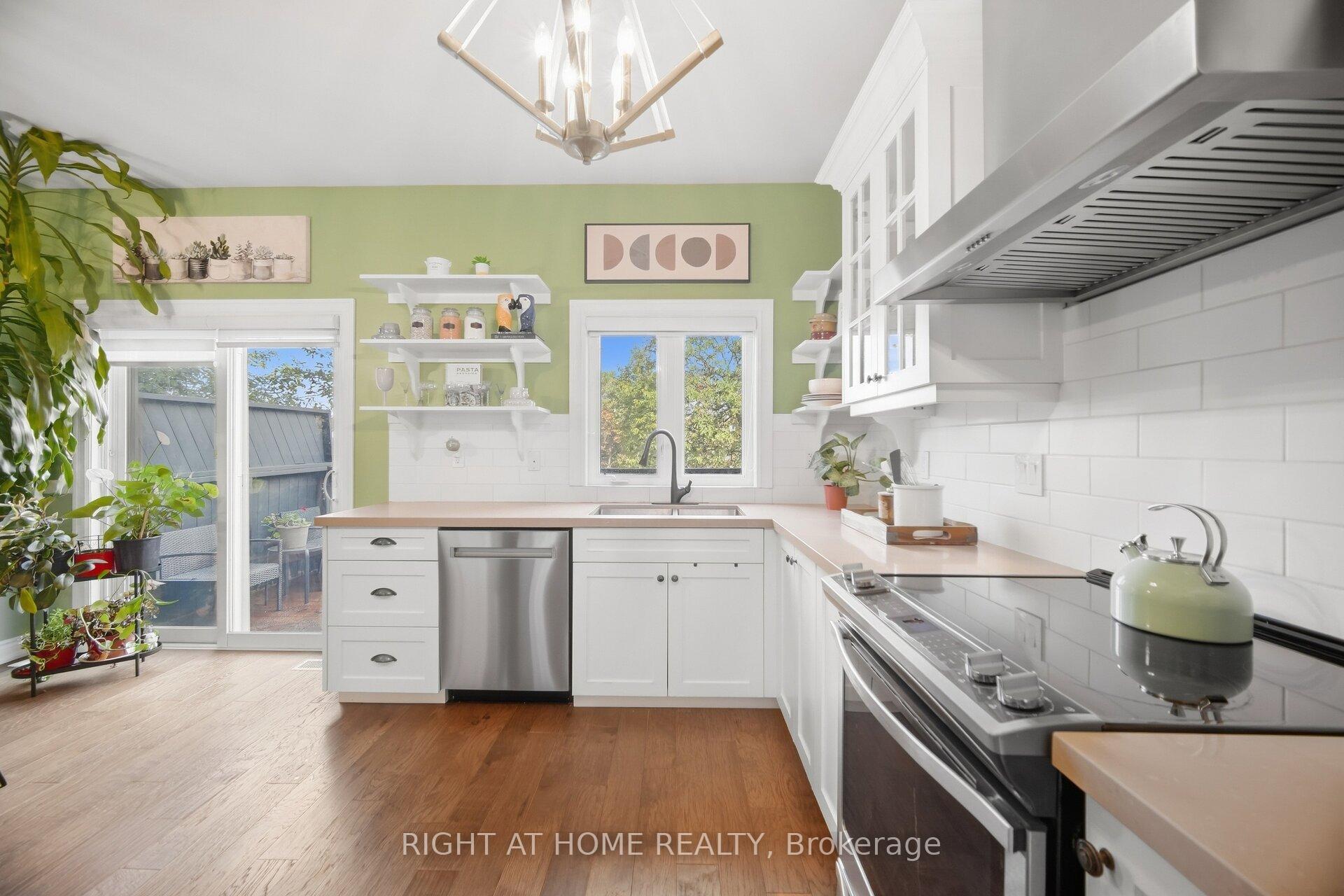 Photo 11 of Unit 8, 8032 Kipling Avenue, Vaughan, West Woodbridge — HOMEH