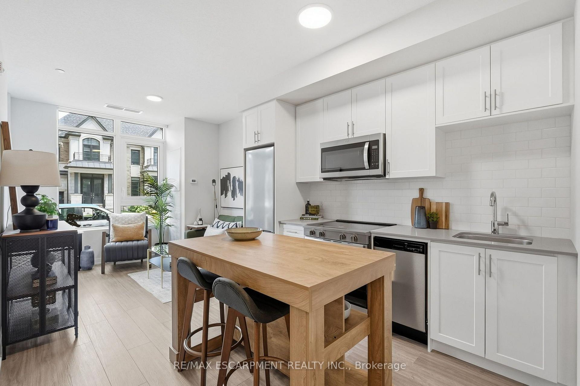 Photo 2 of Unit 134, 2500 Saw Whet Boulevard, Oakville, Glen Abbey — HOMEH